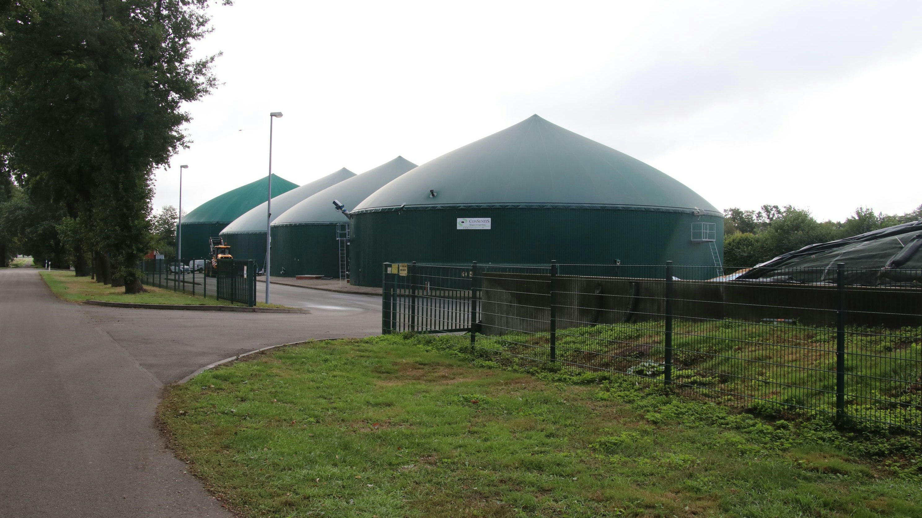 Die Familie Kruthaup will in ihrer Biogasanlage in Osterfeine zukünftig 28.000 statt bislang 18.000 Tonnen an Inputstoffen zu Biogas und Wärme verarbeiten. Foto: Lammert