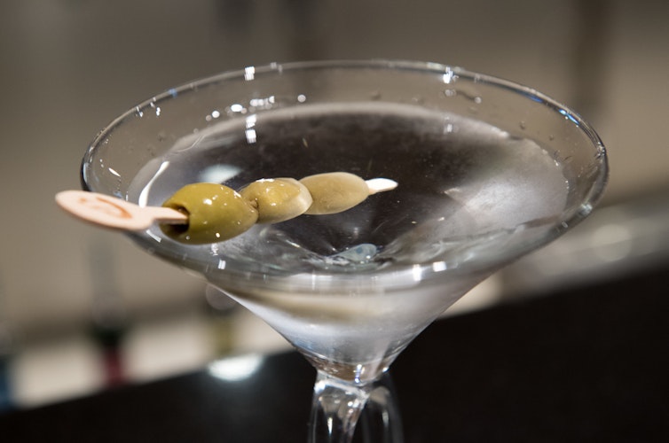 Bekannt aus den James Bond Filmen: Der Wodka Martini. Foto: dpaWarnecke