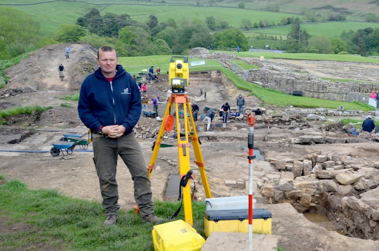 Andrew Birley ist promovierter Archäologe und Experte für die Ausgrabungen auf dem Gelände des römischen Kastells Vindolanda. Foto: dpaHeimann