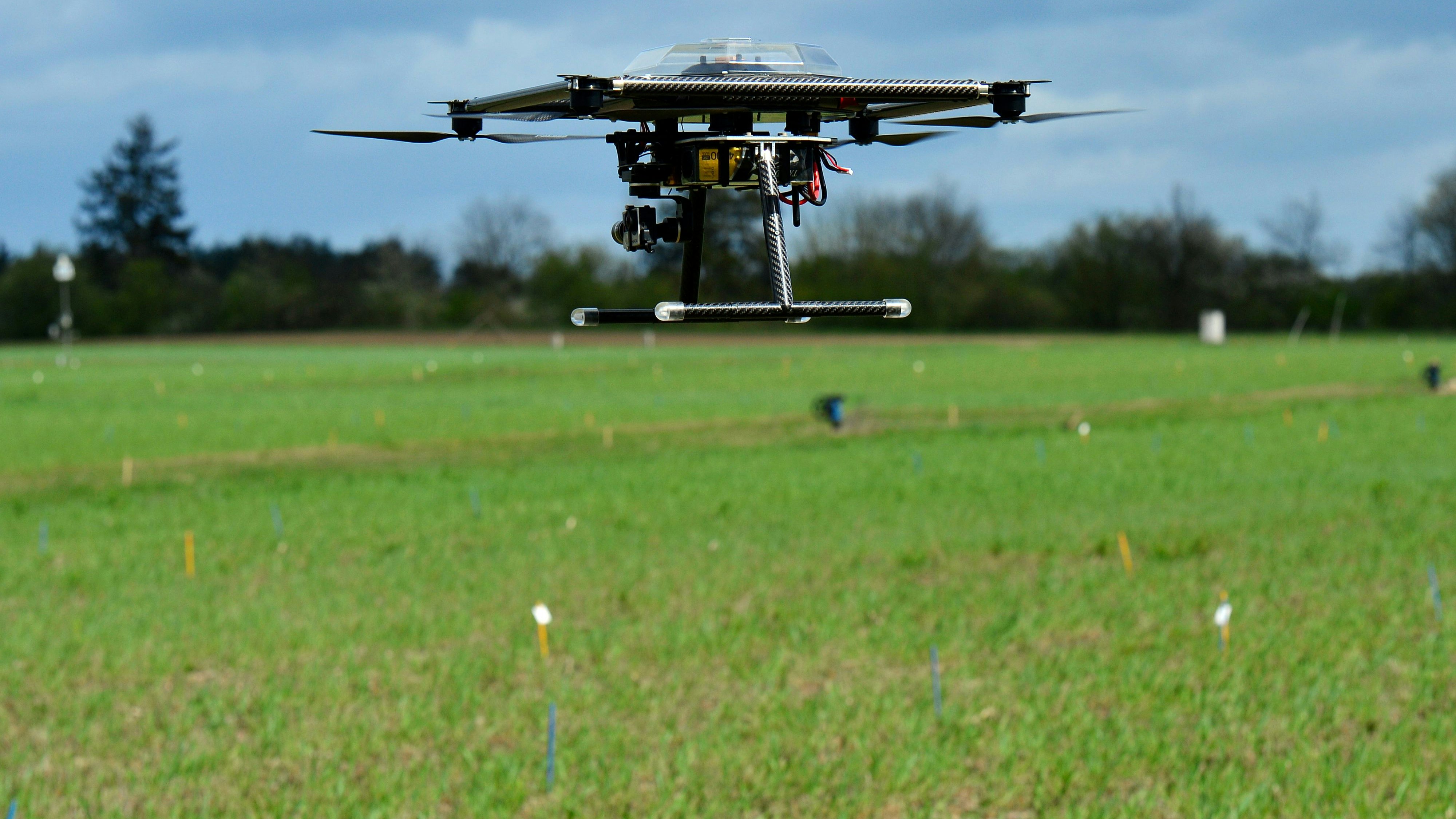 Aufbruch in die Zukunft: Drohnen sind wichtige Hilfsmittel bei der Sammlung von Daten im Pflanzenbau. Symbolfoto: dpa / Gambarini