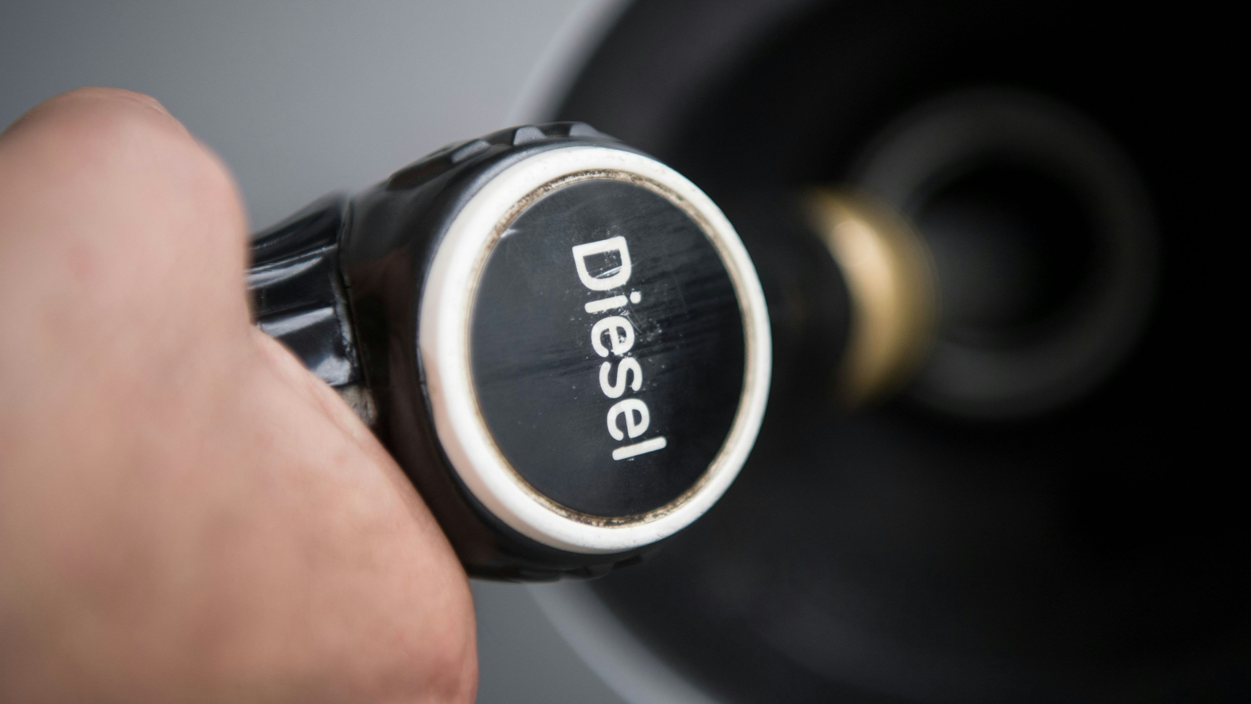 Fast die Hälfte aller in den Landkreisen Cloppenburg und Vechta zugelassenen Pkw tankt Diesel. dpa/Murat