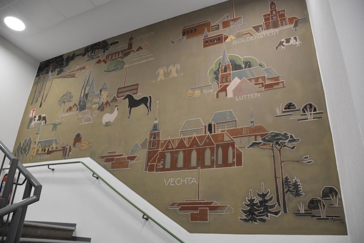 Der Landkreis Vechta und seine Gemeinden von 1953: Das Wandbild in den HLA entstand als Kunst am Bau und besteht aus zwei Teilen. Im Foto ist die Darstellung des Nordkreises zu sehen. Foto: Timphaus