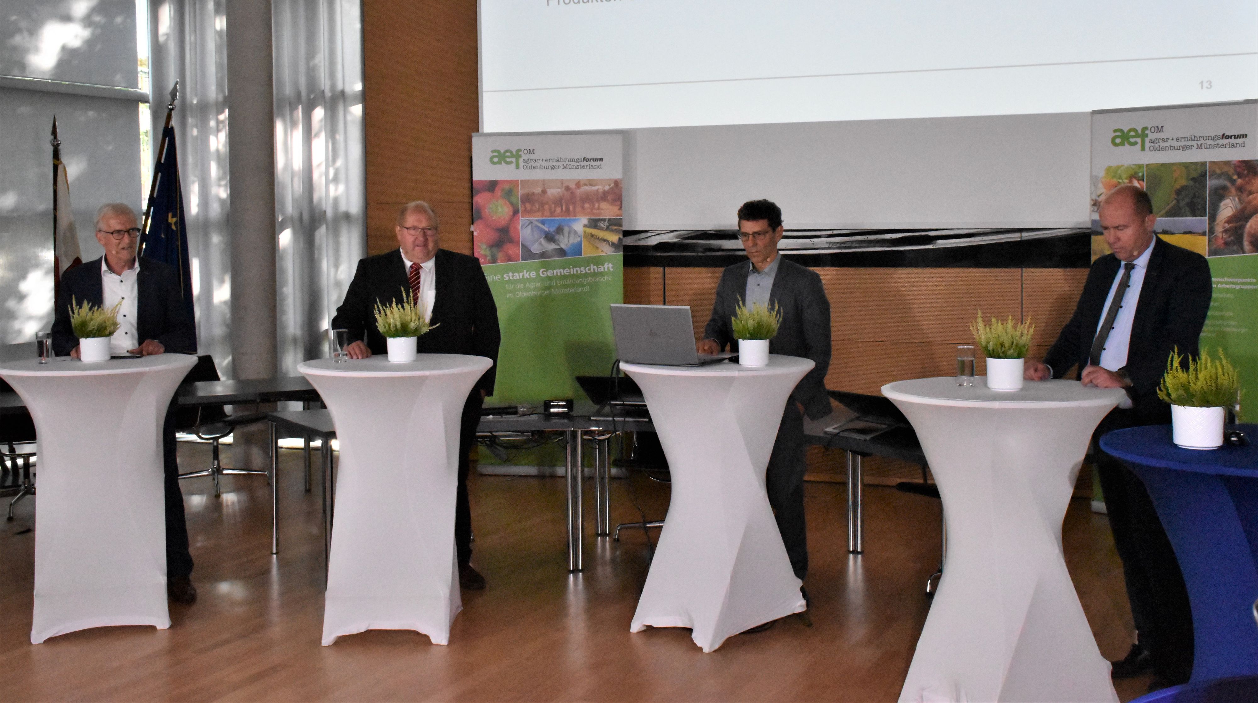 Die Diskussionsrunde mit (von links) Albert Schulte to Brinke, Rudolf Behr, Dr. Johannes Simons und Steen Sönnichsen. Foto: Kühn