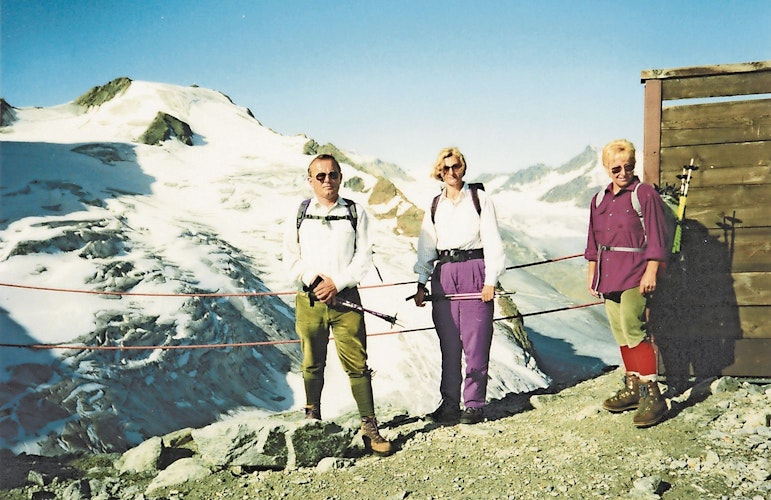 Faszination Alpen: Mit seiner Frau Maria (Mitte) unternahm Aloys Ovelgönne zahlreiche Bergtouren. Foto: Sammlung Ovelgönne