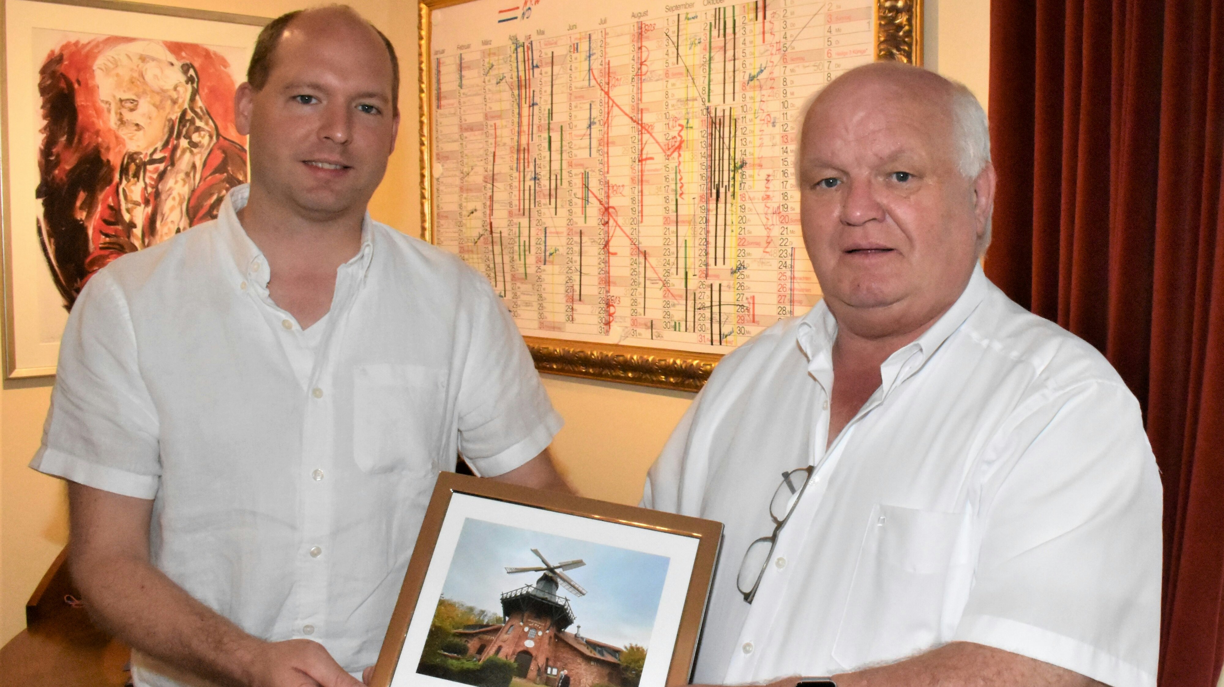 Eröffnen eine Niederlassung in Oldenburg: Die Vechtaer Reiseunternehmer Hans und Andreas Höffmann (von rechts). Foto: Kühn