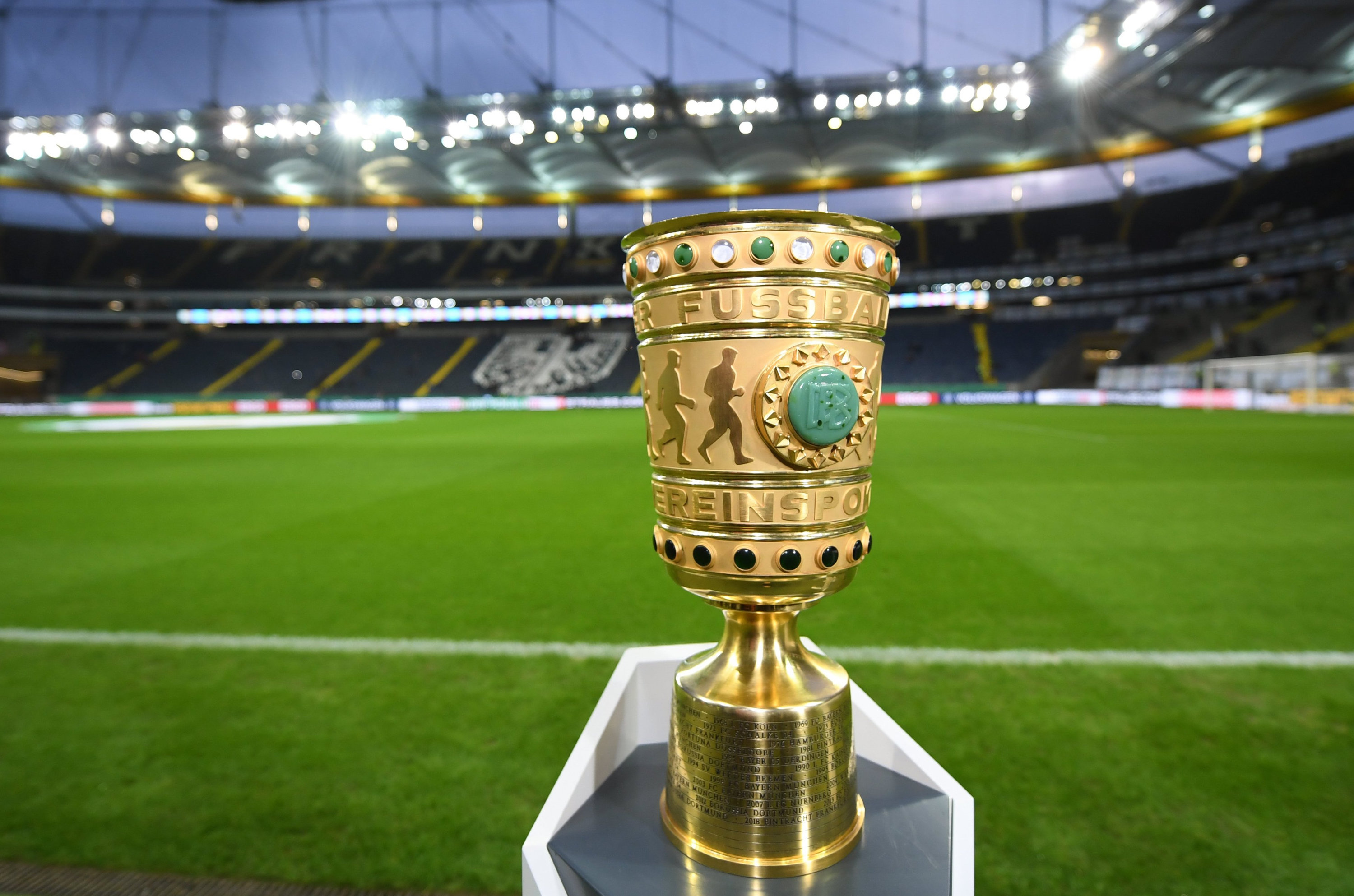 Vergabe vertagt: Der DFB-Pokalsieger soll im Juli ermittelt werden. Foto dpa/Dedert