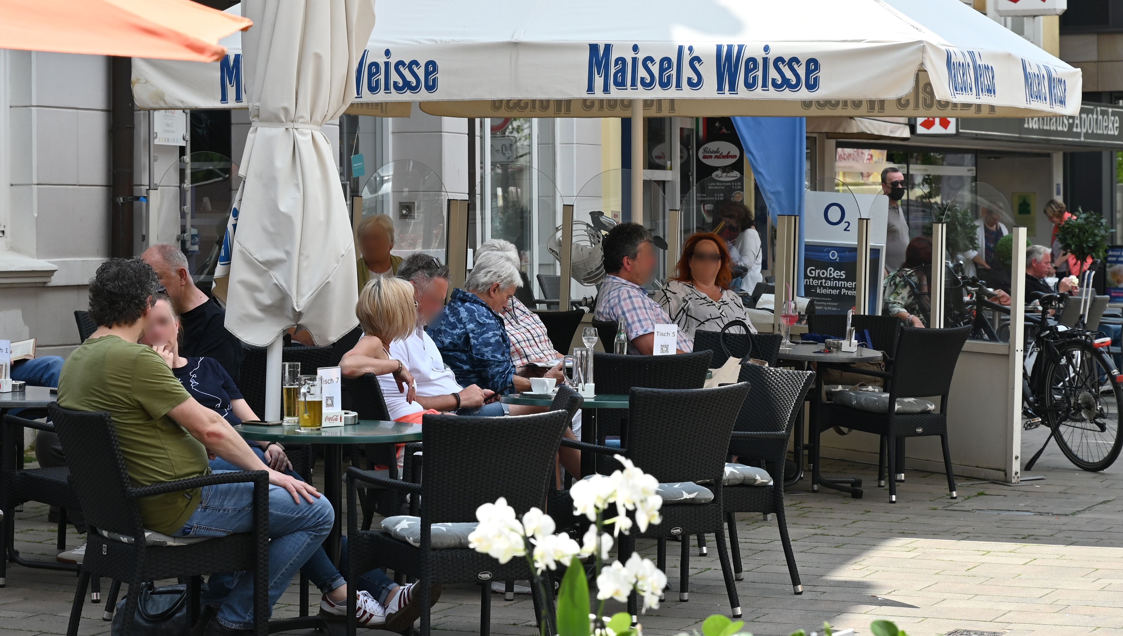 Die Außengastronomie in Cloppenburg war in dieser Woche schon gut besetzt. Foto: Hermes