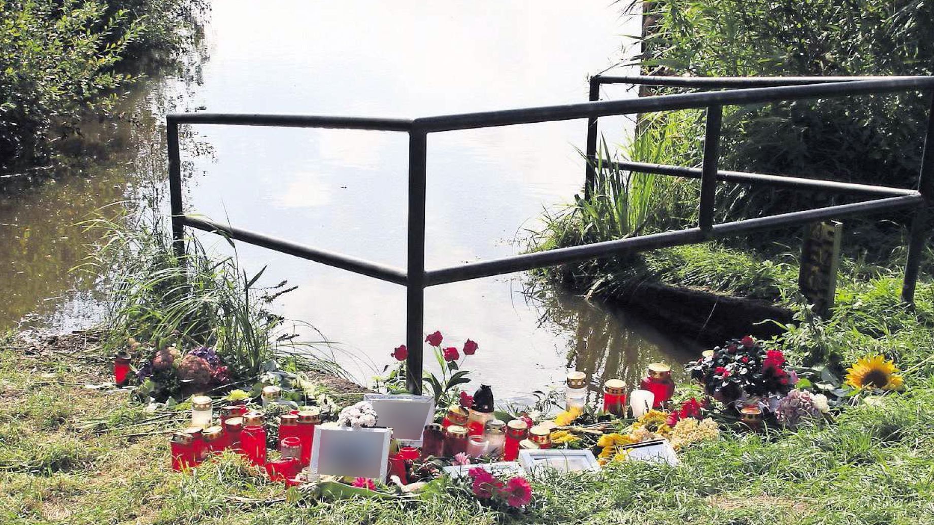 Im August 2016 trauerten die Barßeler um die Opfer des Bootsunglücks im Barßeler Tief. Archivfoto: Passmann