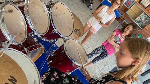 Nachwuchs gesucht: Kinder entdecken bei Big Band Friesoythe Instrumente