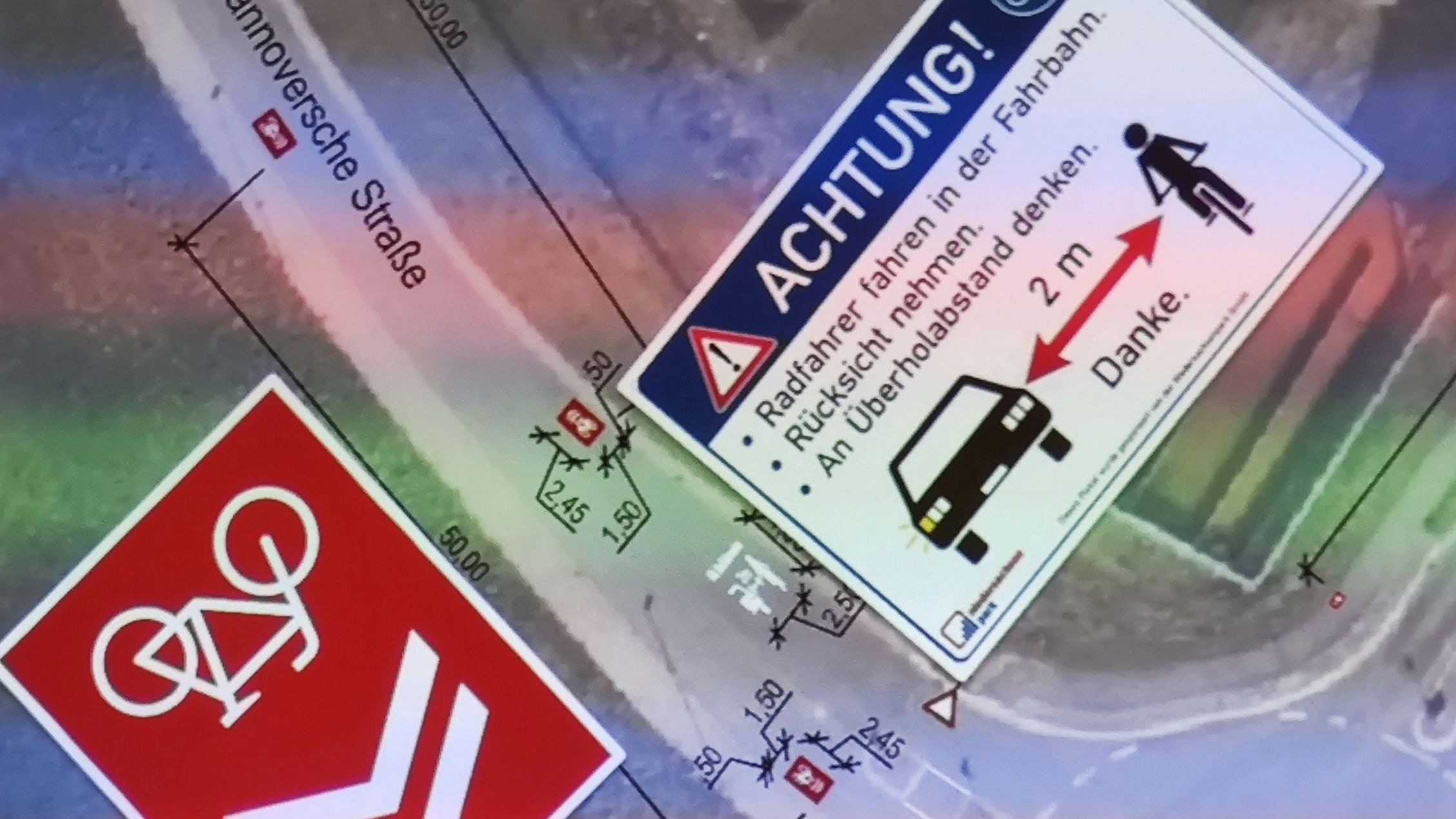 Neue Kennzeichnungen: Piktogramme könnten die Bereiche für Radfahrer auf den Straßen kennzeichnen, wenn der Radweg fehlt. Foto: Röttgers