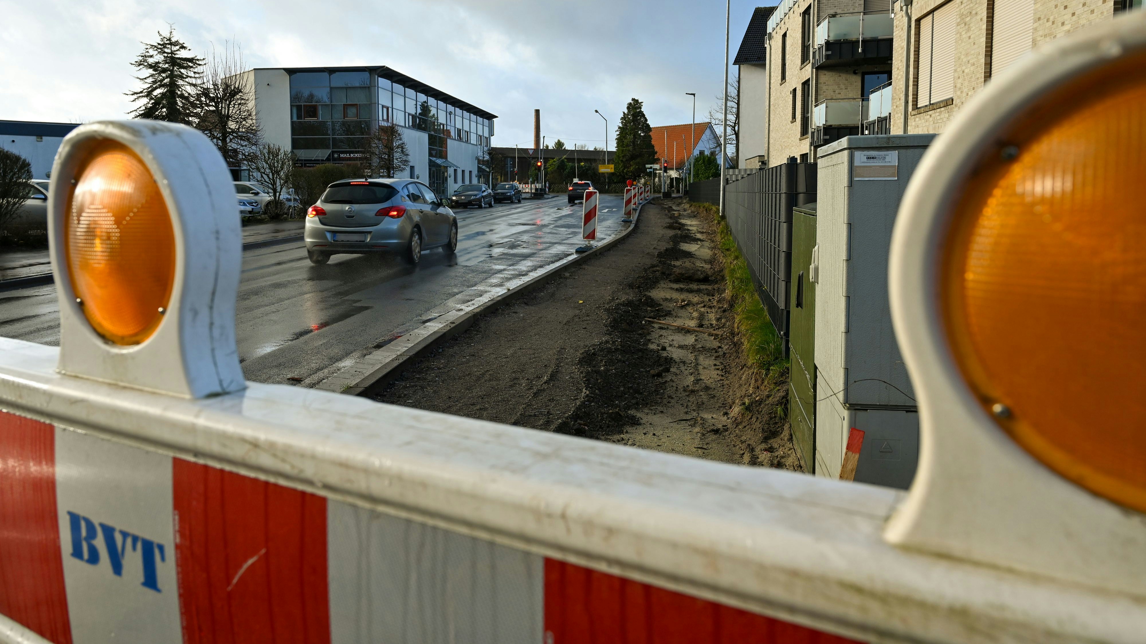 Gehwegerneuerung: Die Höltinghauser Straße wird einseitig gesperrt. Foto: Hermes