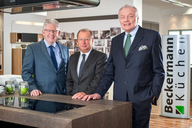 Unternehmer-Preis 2015: Jürgen Horstmann, Bernard Lampe und Richard Netzel (von links) vom Küchenhersteller Beckermann. Foto: Gerald Lampe  foto:hölzen