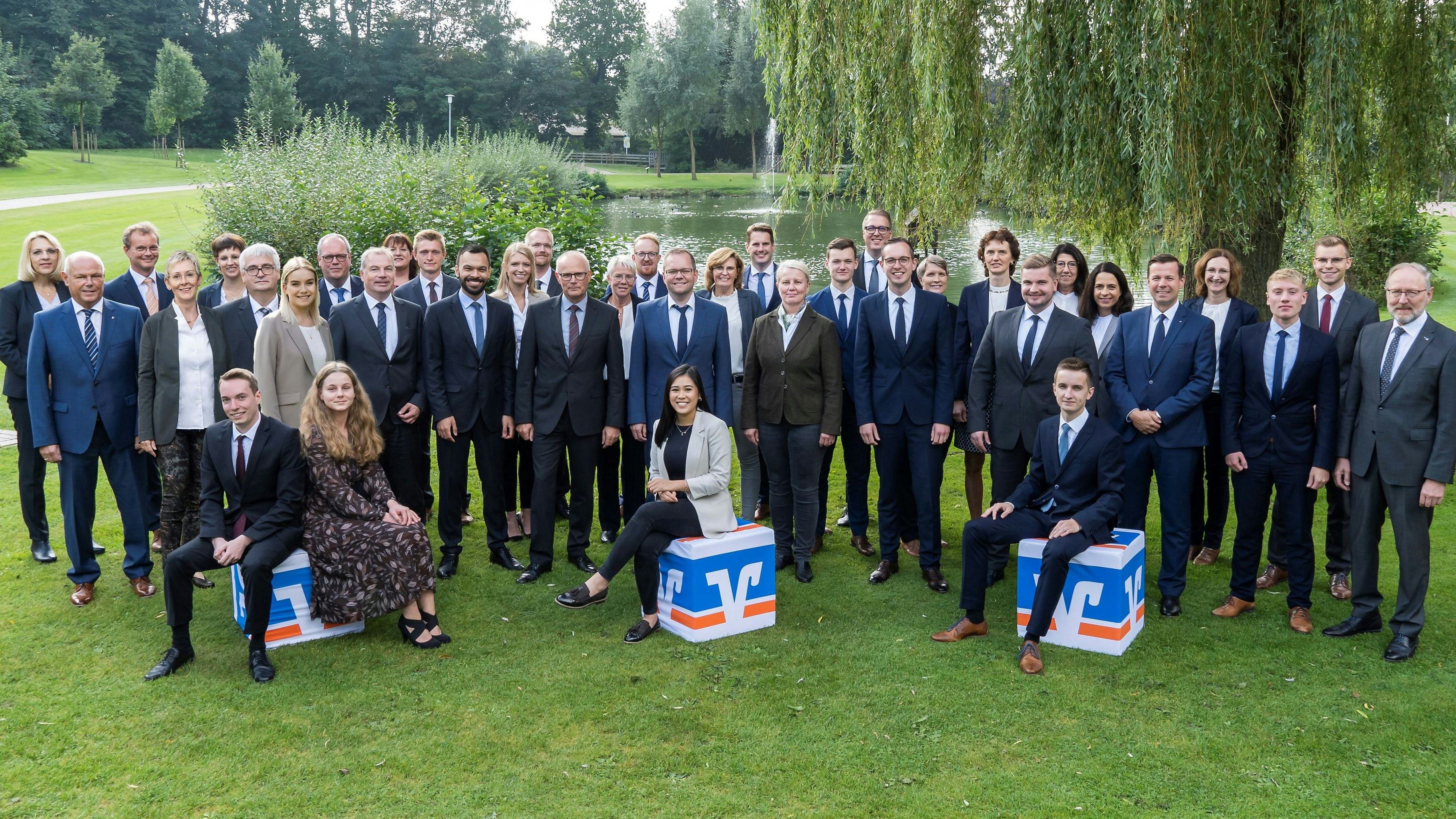 Das Team der Volksbank Visbek eG. im Jahr des 125-jährigen Bestehens. Foto: Volksbank Visbek