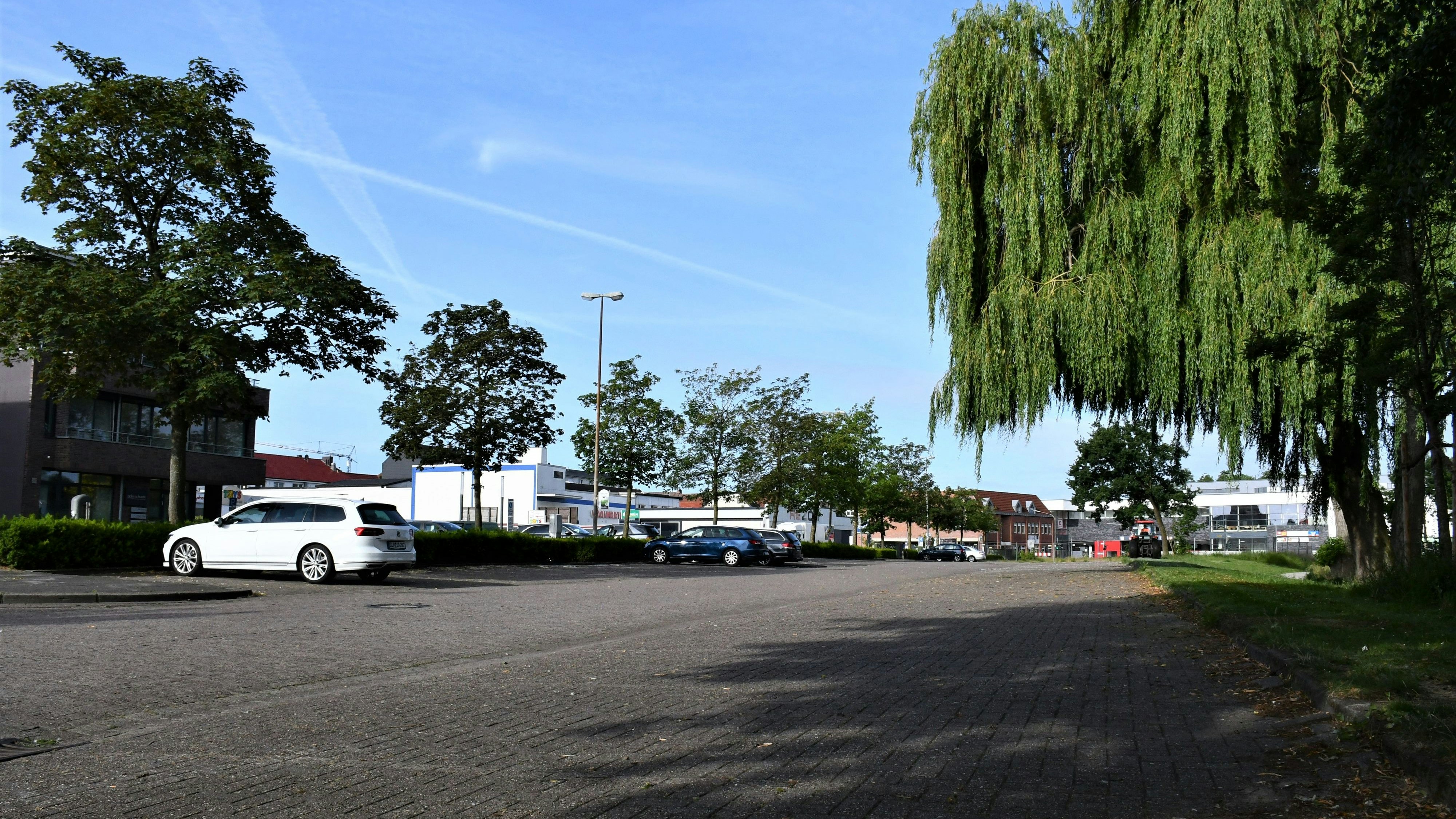 Parkplatz weicht Natur: Etwa 50 Prozent der Parkfläche an der Bürgermeister-Heukamp-Straße sollen bald zu einem Naturpark werden. Foto: Stadt Cloppenburg