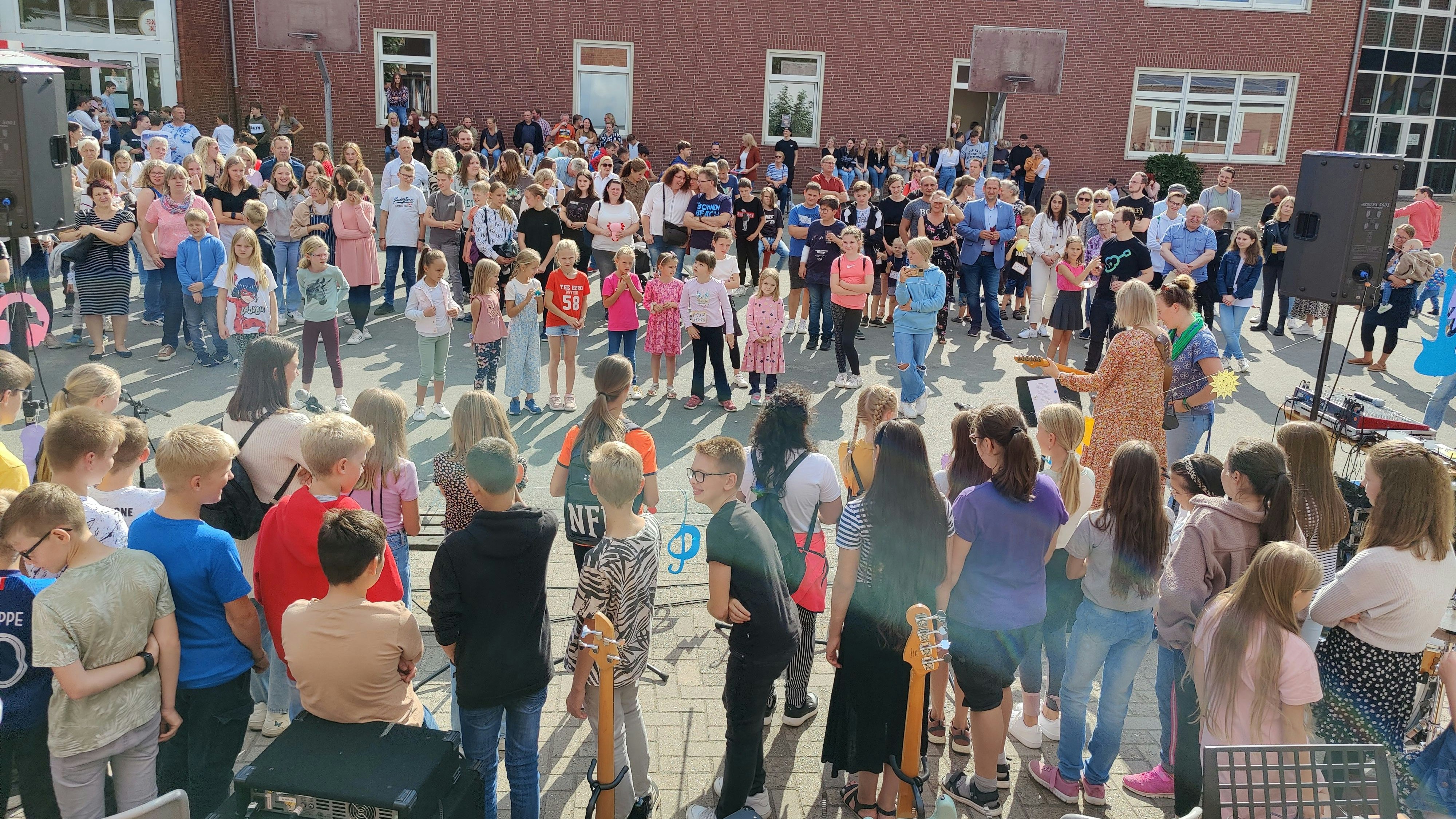 Der Tag der offenen Tür war ein voller Erfolg. Gemeinsam mit den Lehrern konnte die Schülerschaft zeigen, was die Anne-Frank-Schule auszeichnet. Foto: AFS Molbergen