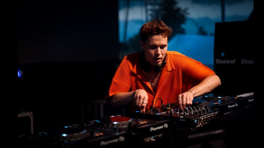 Die Besucher können sich freuen: Auch DJ Felix Jaehn legt zum erstem Mal auf der Westerheide auf.    Foto: Universal Music Group  Viktor Schanz