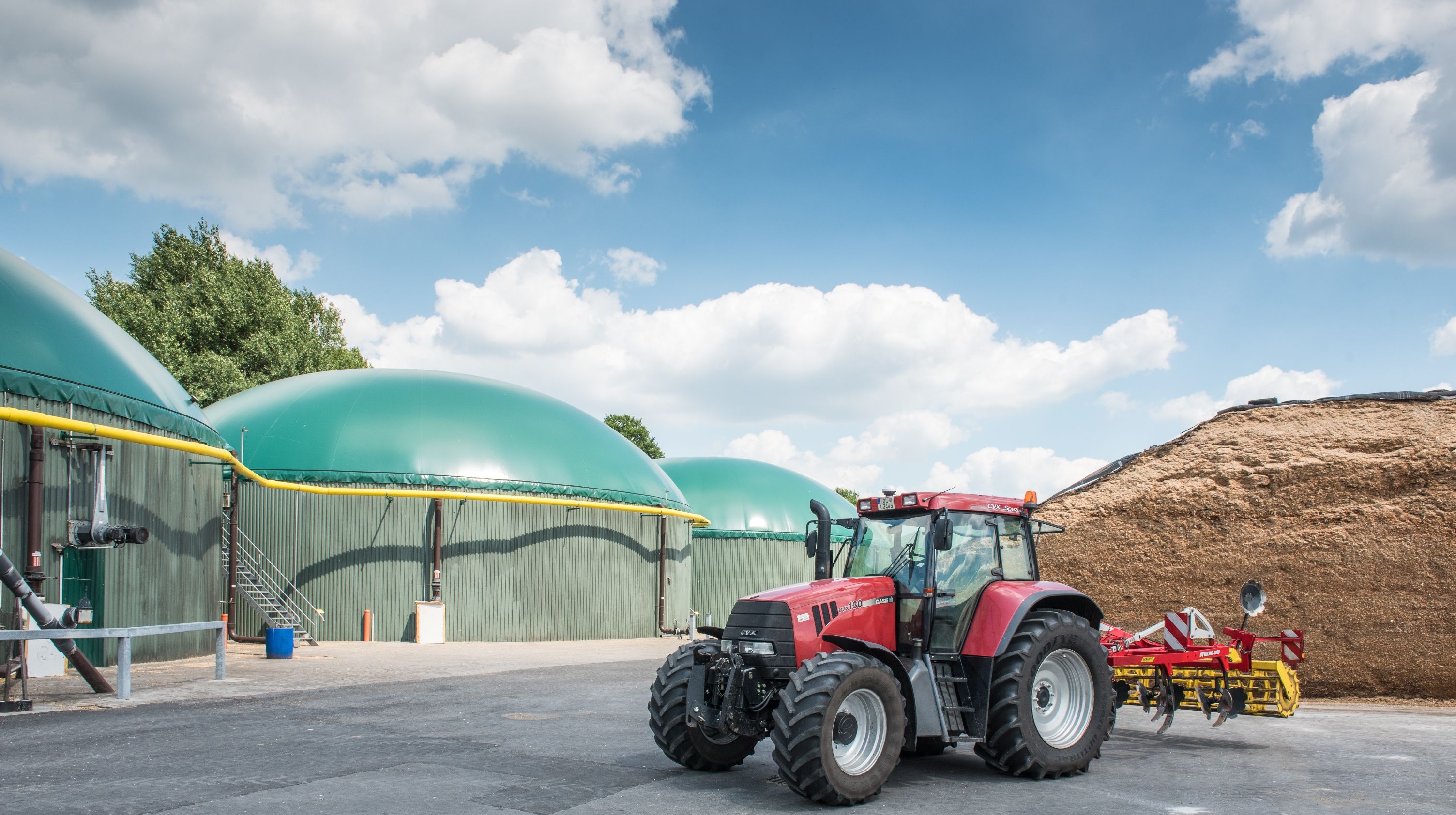 Moderne Biogasanlage: Das hier erzeugte Biomethan kann als Kraftstoff in Erdgasfahrzeugen genutzt werden. Foto: LWK / Ehrecke