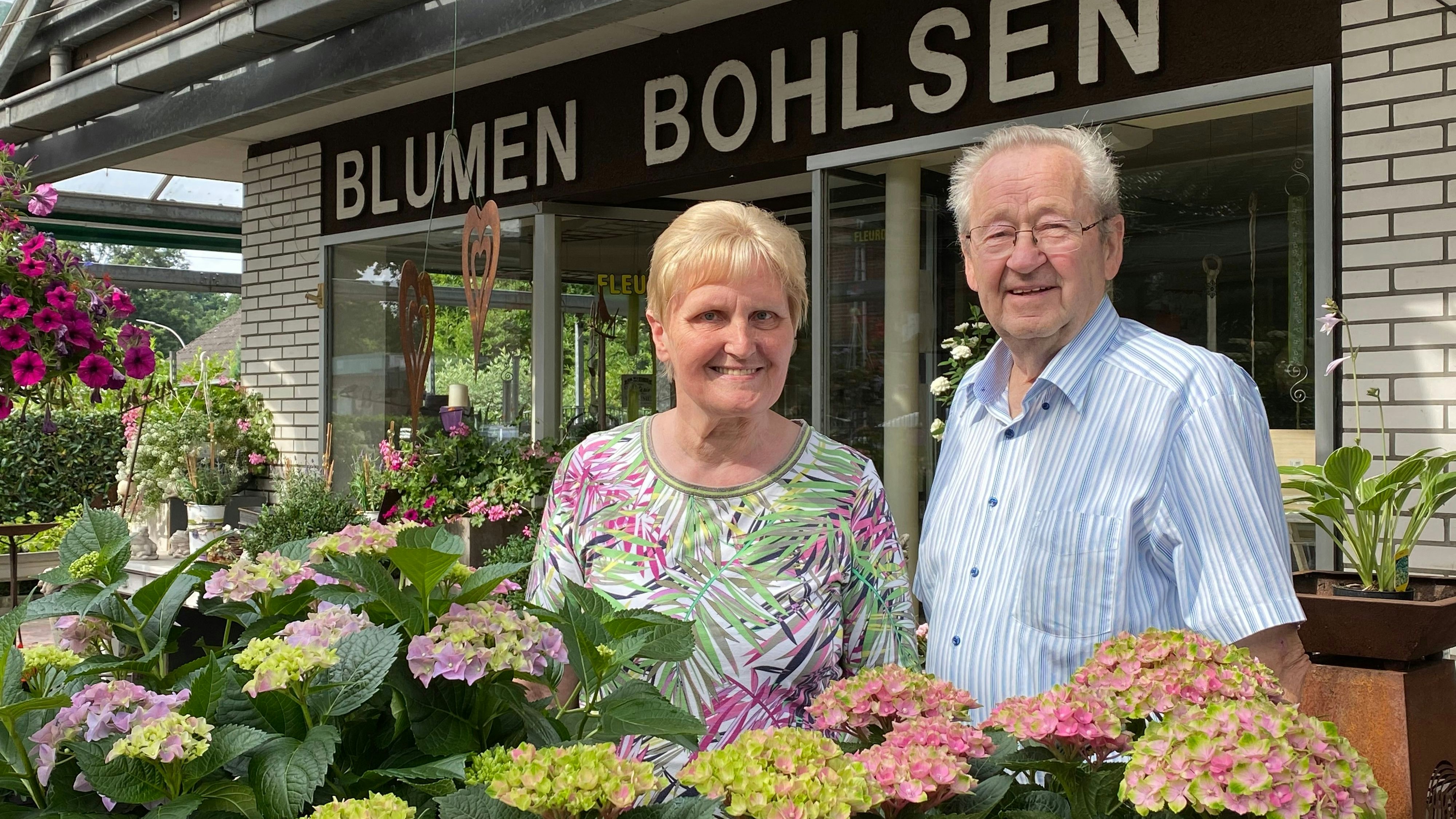 Gingen vor 52 Jahren in die Selbstständigkeit: Maria und Hermann Bohlsen eröffneten 1969 ihr Geschäft an der Markhauser Hauptstraße, das sie stetig erweiterten. Ende Juli drehen die beiden nun den Schlüssel herum. Foto: Wimberg