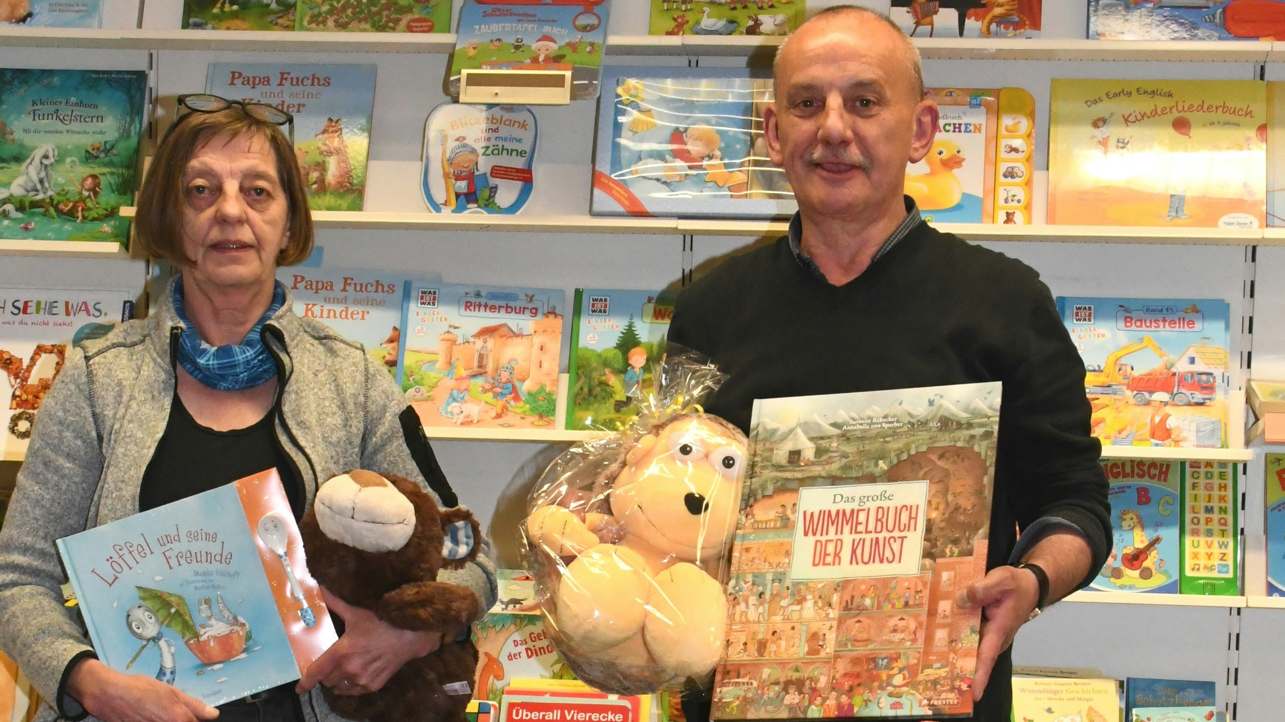Abschied von der Buchgalerie: Lena und Hermann Korte wollen am 1. Juli in den Ruhestand gehen. Foto: Alexandra Lüders