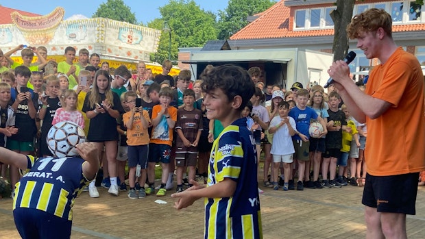 102 Jahre BV Bühren: Mehr als 500 Kinder feiern den Auftritt von Jannik Freestyle