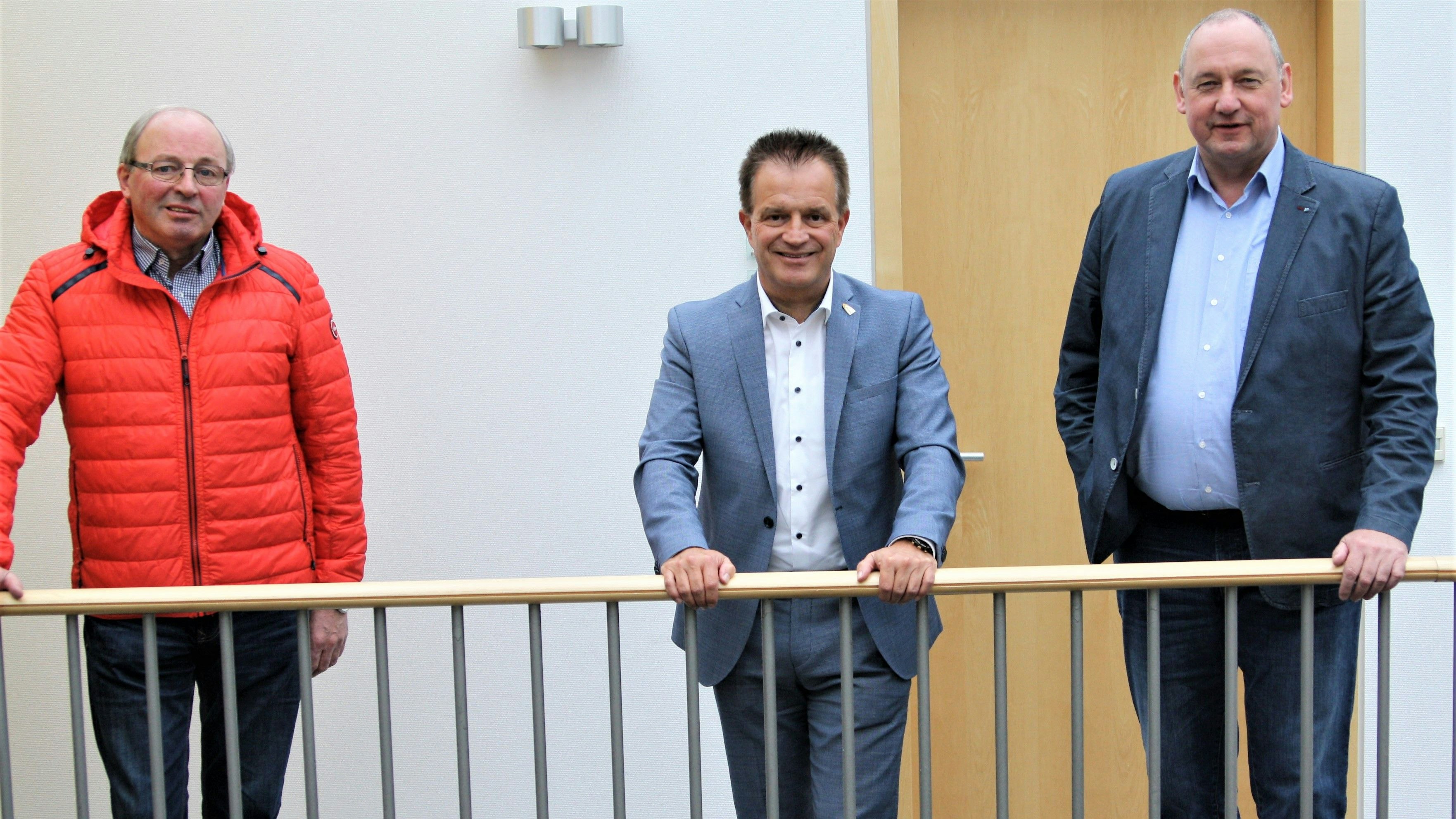 Präsentieren den Bürgermeisterkandidaten der CDU, Hermann Block: Fraktionsvorsitzender Ludger Beeken (rechts) und CDU-Gemeindeverbandsvorsitzender Markus Lamping (rechts). Foto: Pille 