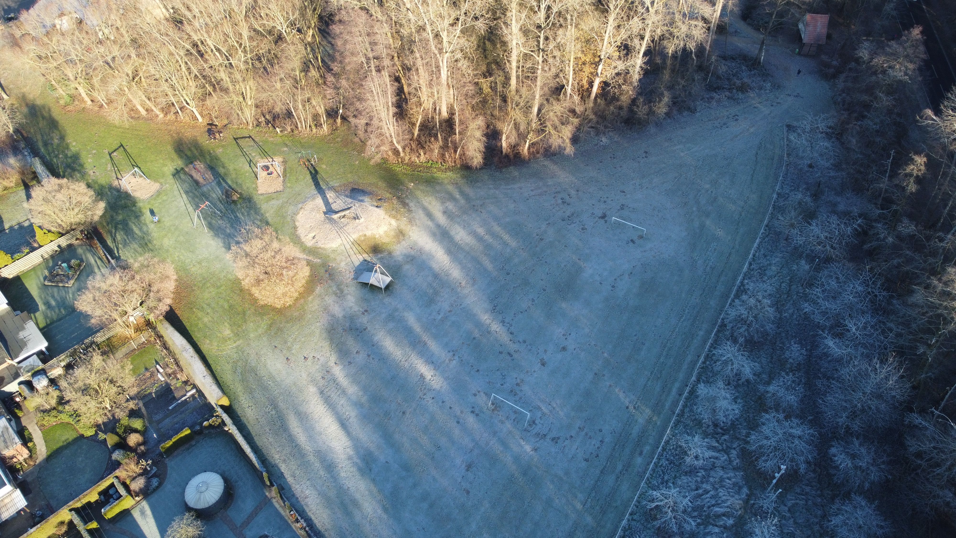 Der Bürgerpark aus der Luft: Im westlichen Teil des Areals – hier bei einem Drohnenbild im Dezember 2022 – könnte eine Kita oder ein Hospiz entstehen. Foto: J. Scholz