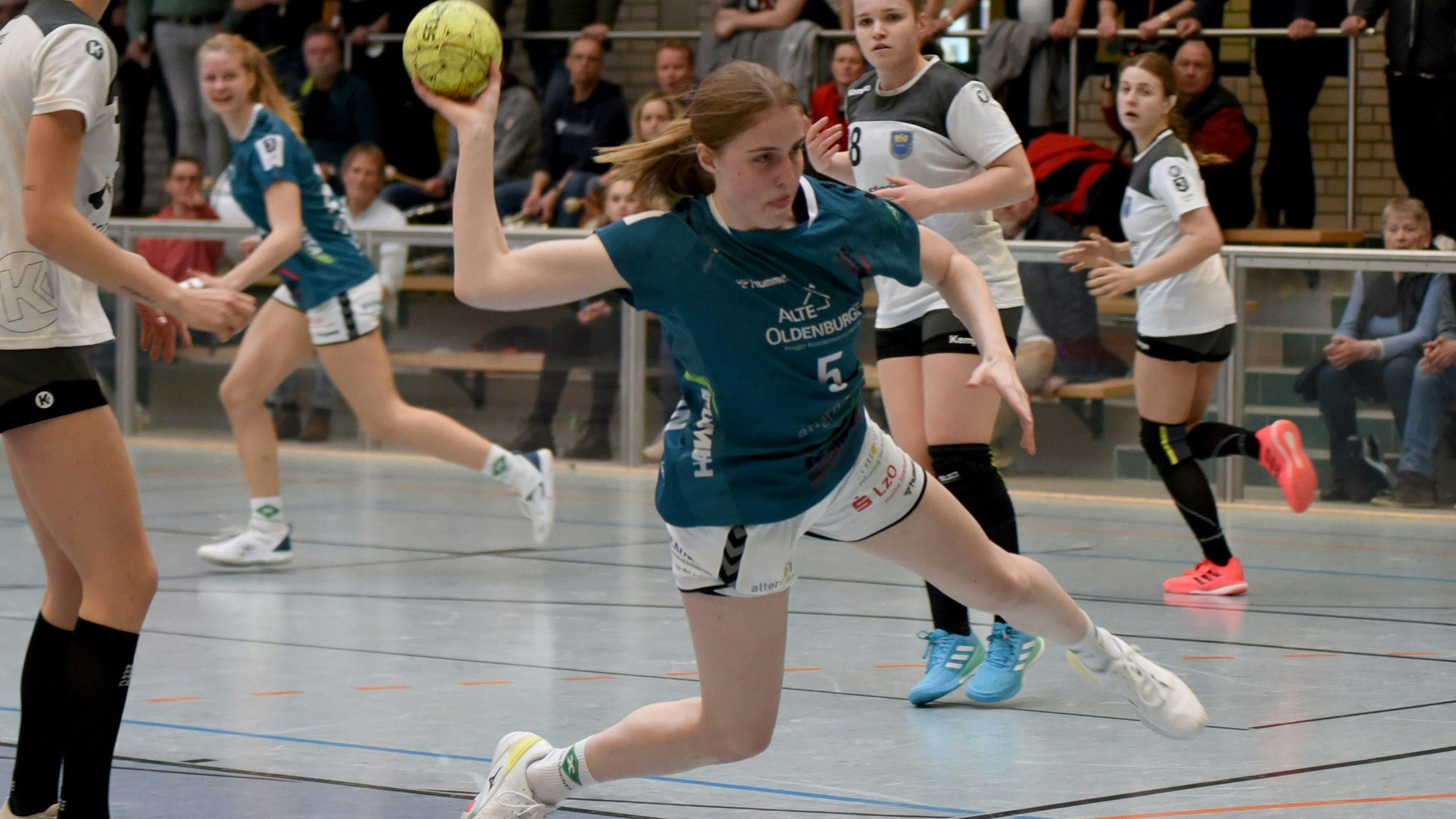 Ein klares Ziel vor Augen: Klara Germann kämpft mit den Handballerinnen von SFN Vechta um den Klassenerhalt in der 3. Liga. Foto: Gabi Müller