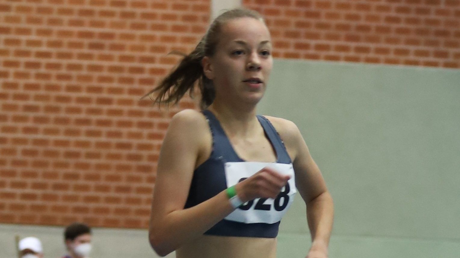 Einsame Spitze: Die Löningerin Carolin Hinrichs sicherte sich sowohl über 800 als auch 1500 Meter den Landesmeistertitel. Foto: Antonia Beyer