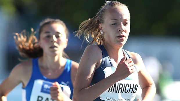 Carolin Hinrichs läuft über 2000 Meter Hindernis zum Deutschen Meistertitel der Altersklasse U20