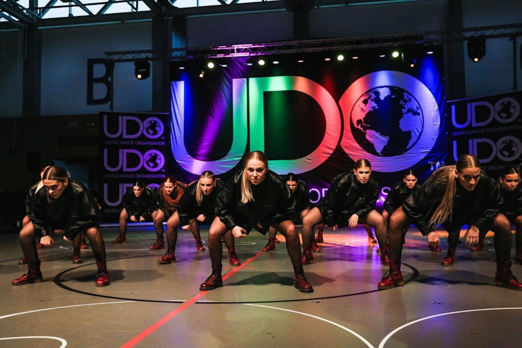 Überzeugender Auftritt: Die Crew Dedicated des Tanzvereins Stage 7 bei der UDO Deutschen Meisterschaft in Duisburg. Foto: Berten