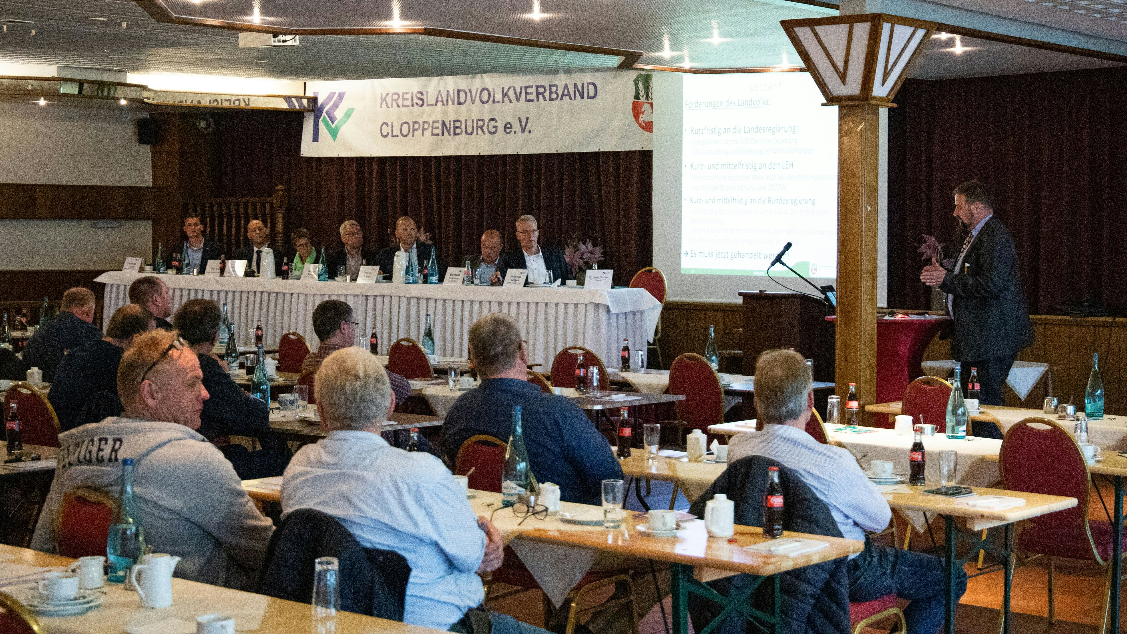 Treffen in Krisenzeiten: Der Kreislandvolkverband tagte in Thüle. Foto: Alina Hogartz