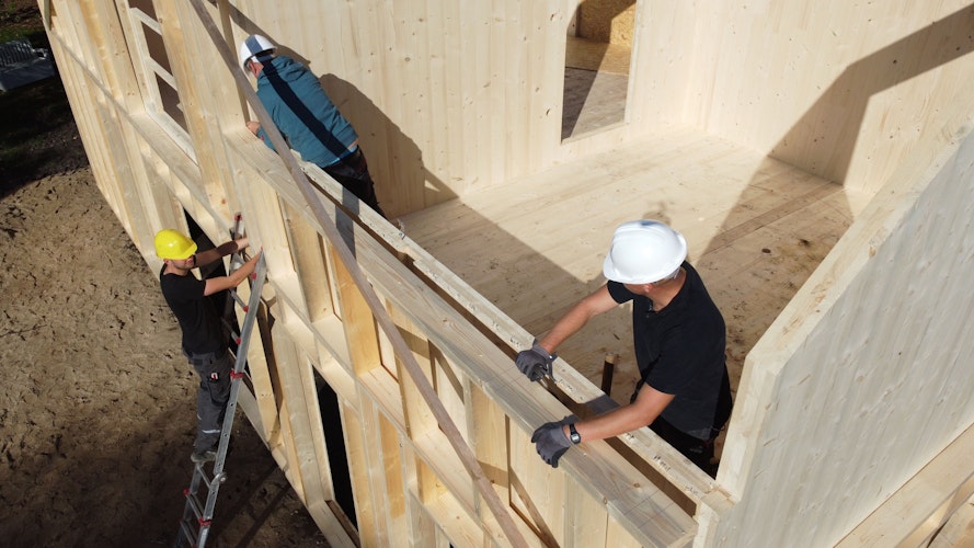 In wenigen Stunden ist der Rohbau des Hauses fertiggestellt. Foto: hkn Projekt GmbH