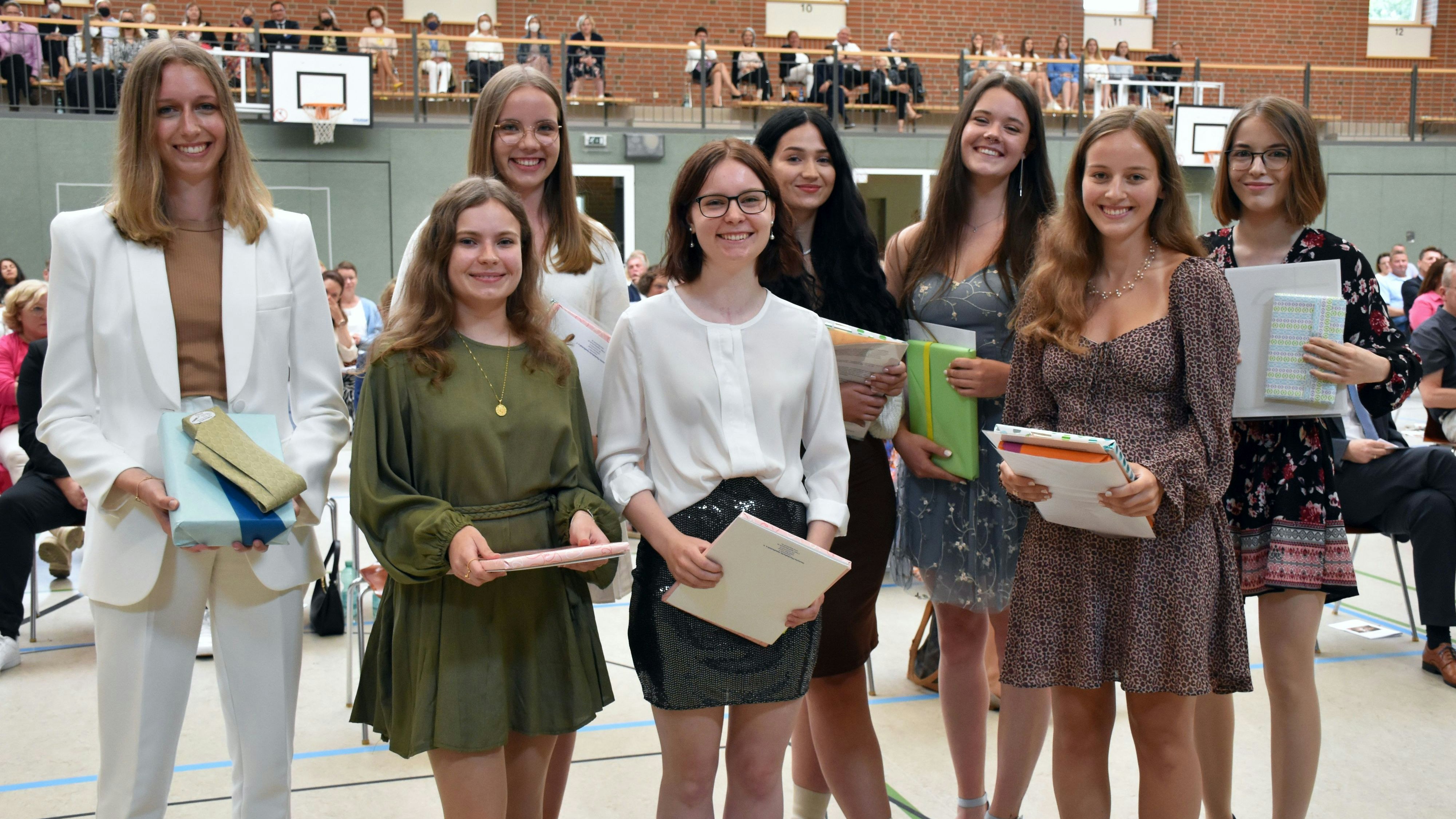 Insgesamt acht Schülerinnen der Liebfrauenschule (Bild) wurden für sehr gute Abiturleistungen in einzelnen Fächern ausgezeichnet. Foto: Berg