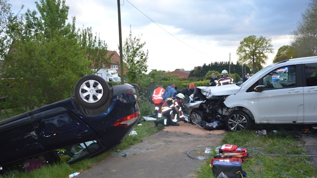 Schwerer Unfall zwischen Lastrup und Löningen: 3 Schwerverletze nach Kollision
