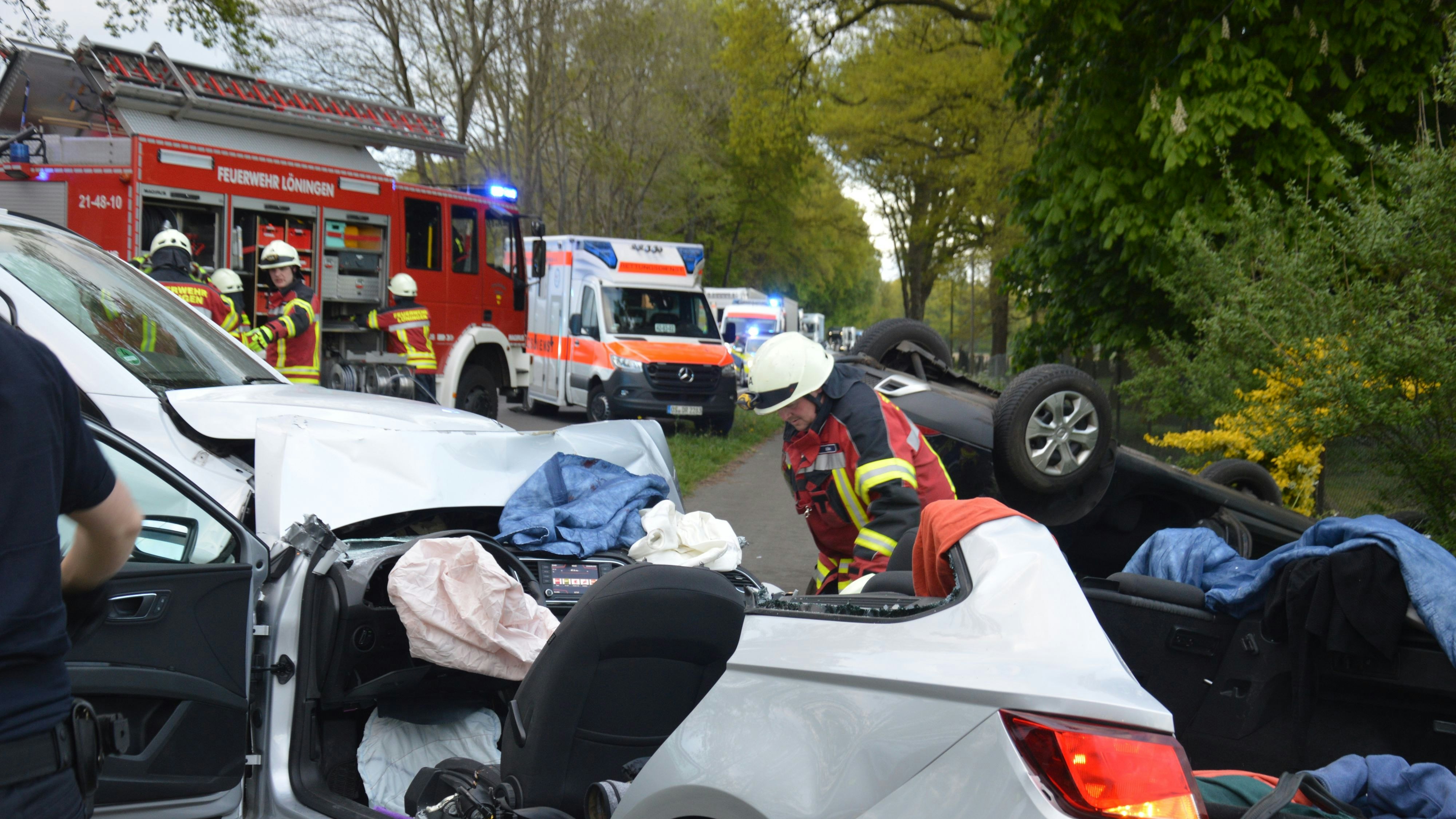 Bei dem Unfall auf der B213 sind fünf Personen vereltzt worden. Foto: Landwehr