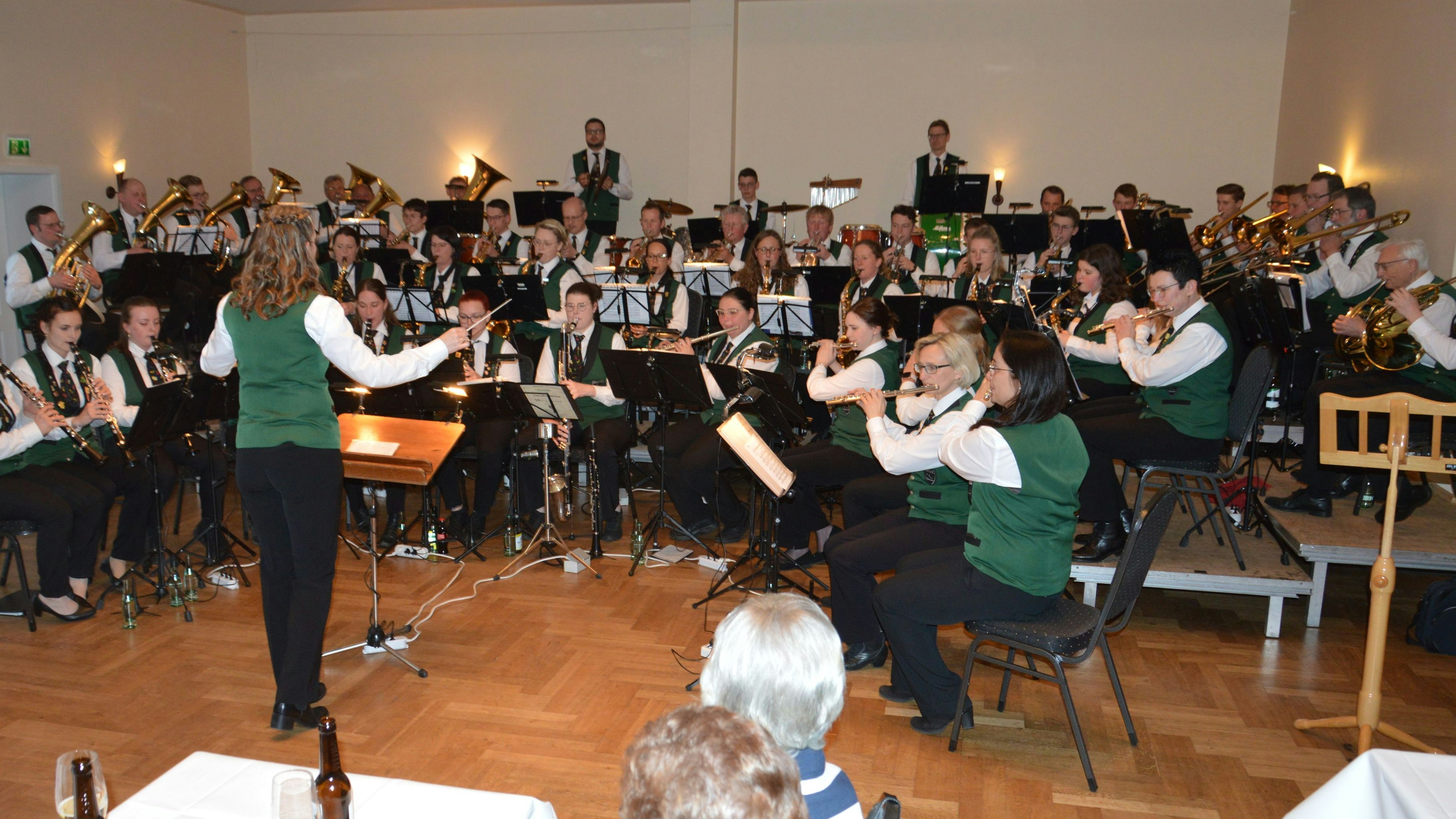 Erstes Konzert seit drei Jahren: Die über 50 Mitglieder des Musikverein erhielten zurecht viel Beifall für ihre Darbietung. Foto: Landwehr