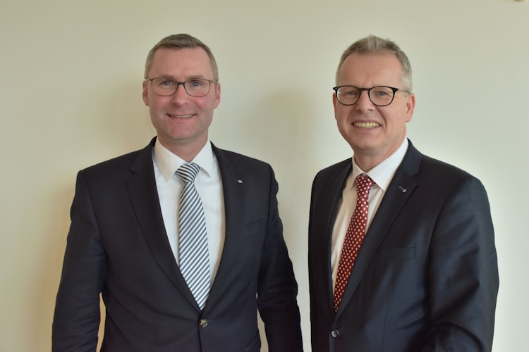 Führen eine der größten Volksbanken in Weser-Ems: Die Vorstände Herbert Hermes (links) und Dr. Martin Kühling. Foto: Kühn