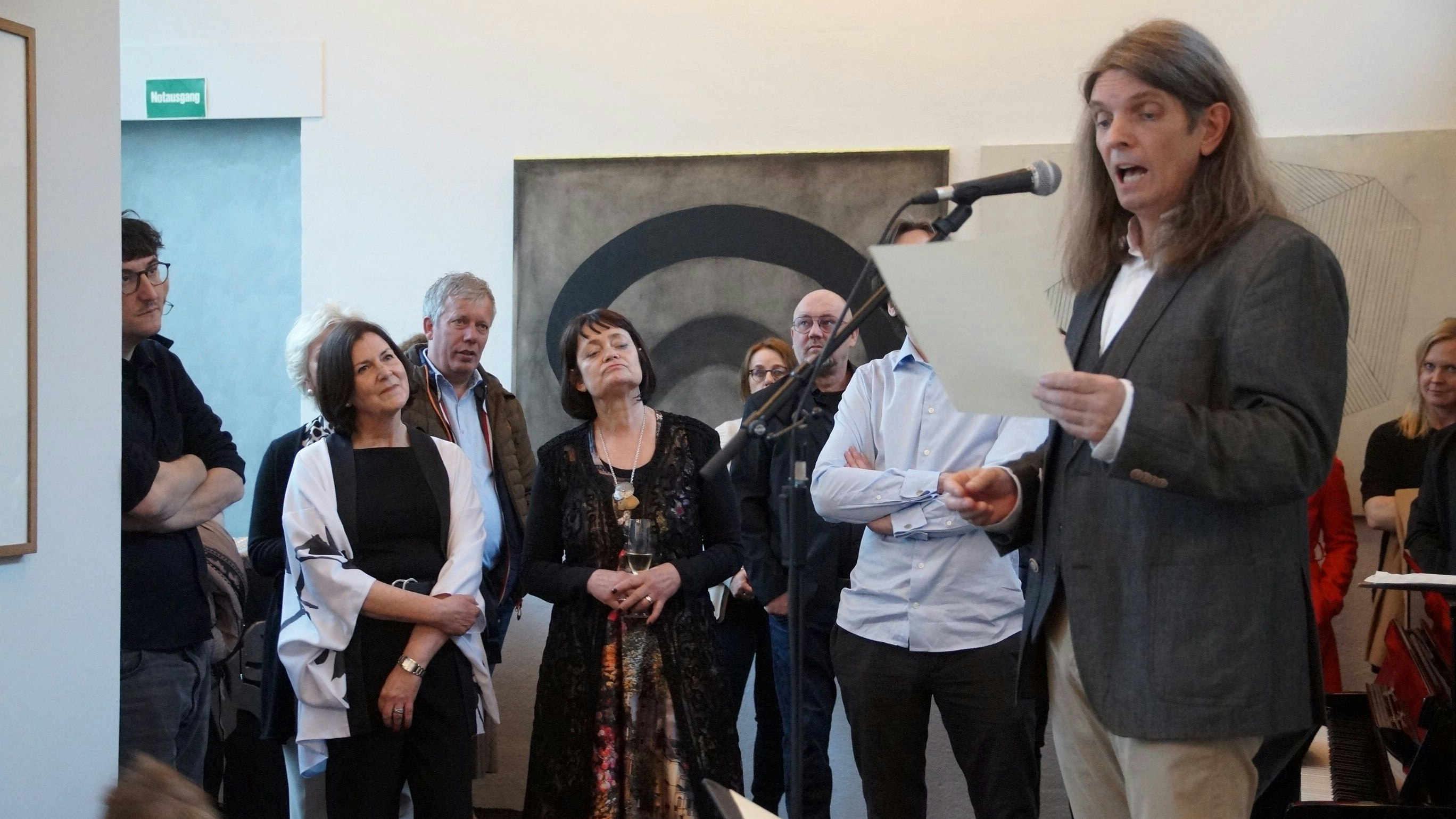 Traum erfüllt: David Beavan (rechts) hat mit seiner Frau Ute (Mitte) eine Full-Time-Gallery geschaffen. Foto: Brauns-Bömermann