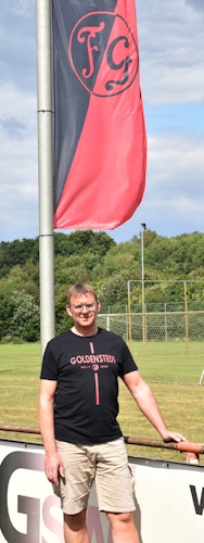 Lebenslang Schwarz-Rot:Frank Stolle ist neben seiner Tätigkeit als 2. Vorsitzender zugleich Fußball-Obmann des Klubs.