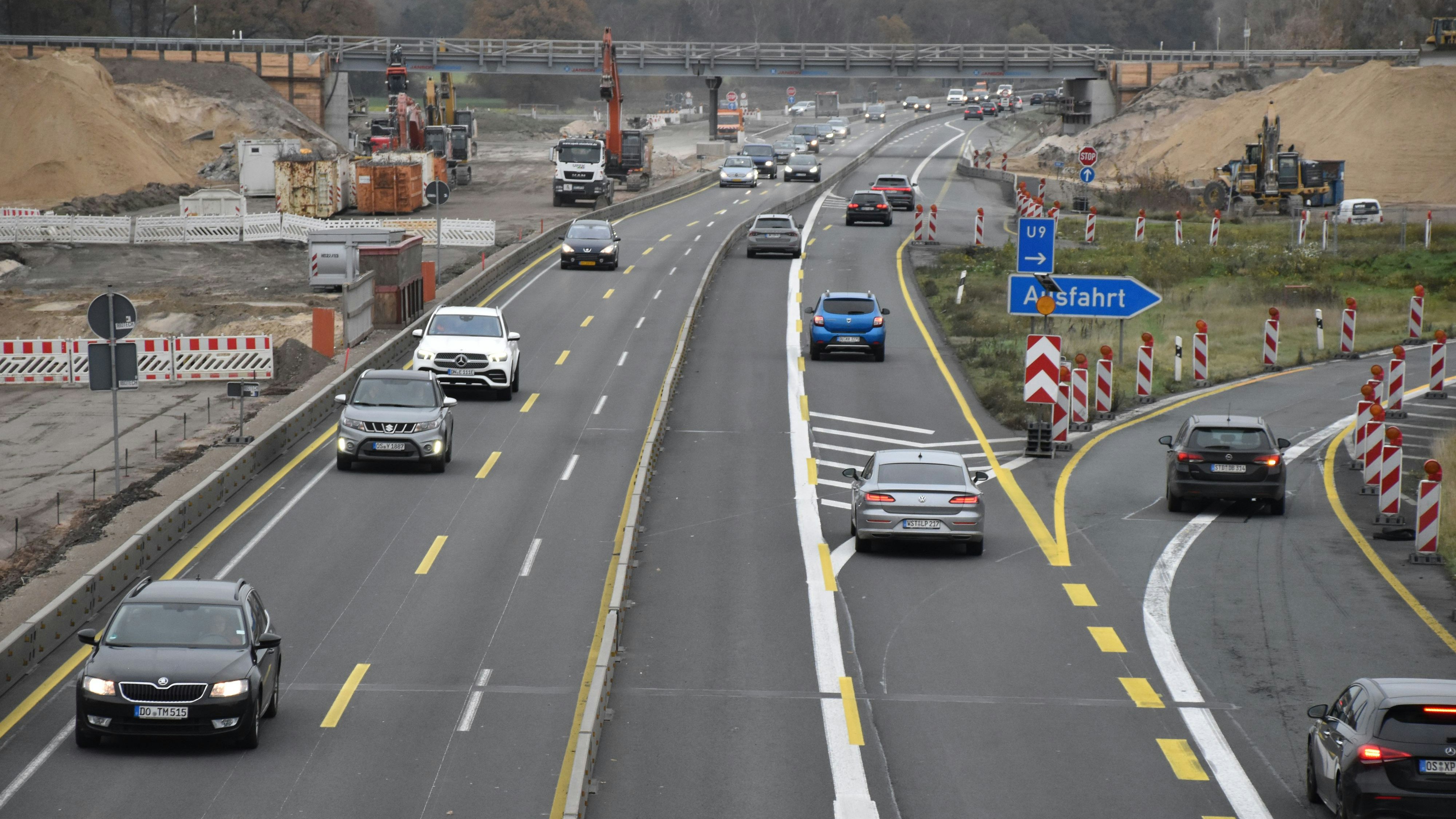 An der Anschlussstelle Holdorf wird nicht nur am sechsspurigen Ausbau der A1, sondern auch an einer neuen Überführung gearbeitet. Foto: Berg