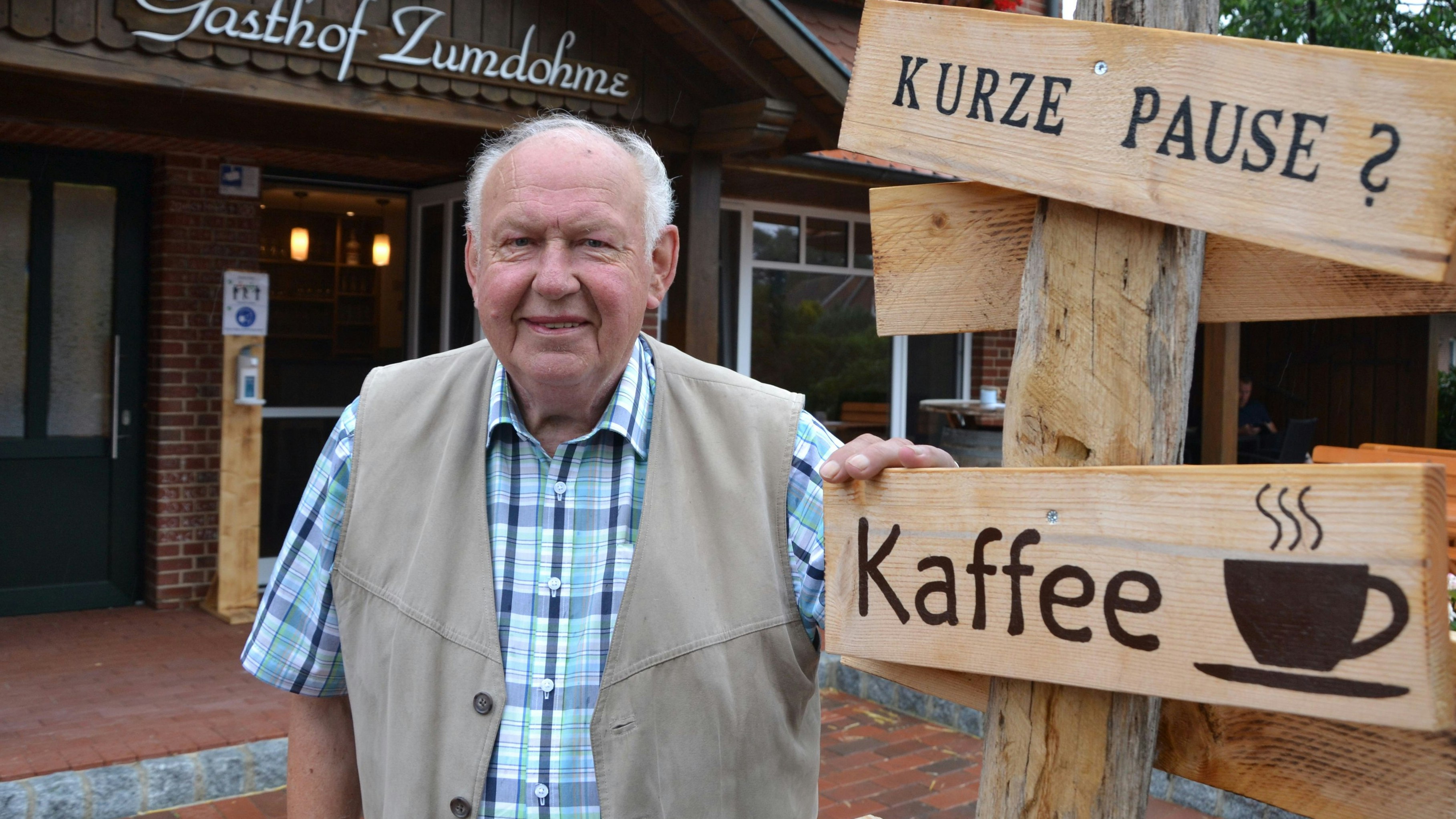 Gönnt sich eine Pause: Heinz Zumdohme hat seinen Gasthof in Suhle aufgegeben und darin ein Selbstbedienungscafé eingerichtet. Foto: G. Meyer&nbsp;