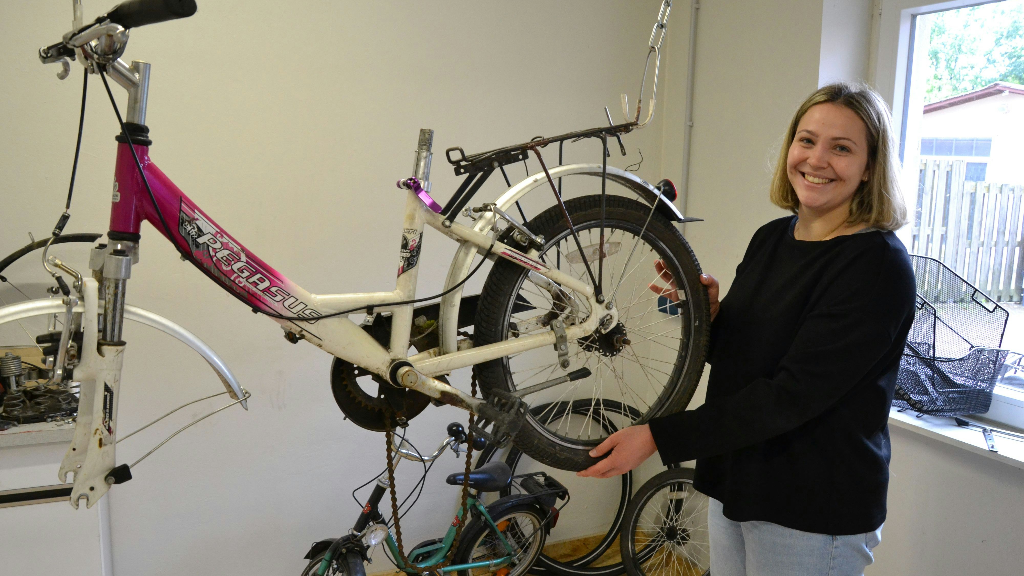 Fast wie neu: Sophie Zielke lädt Hobbymechaniker ein, sich an der Fahrradwerkstatt zu beteiligen. Foto: G. Meyer