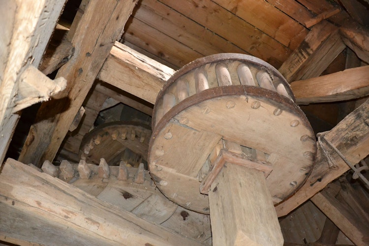 Räderwerk: Das Innenleben der Mühle ist zu einem großen Teil noch im Originalzustand. Foto: Meyer