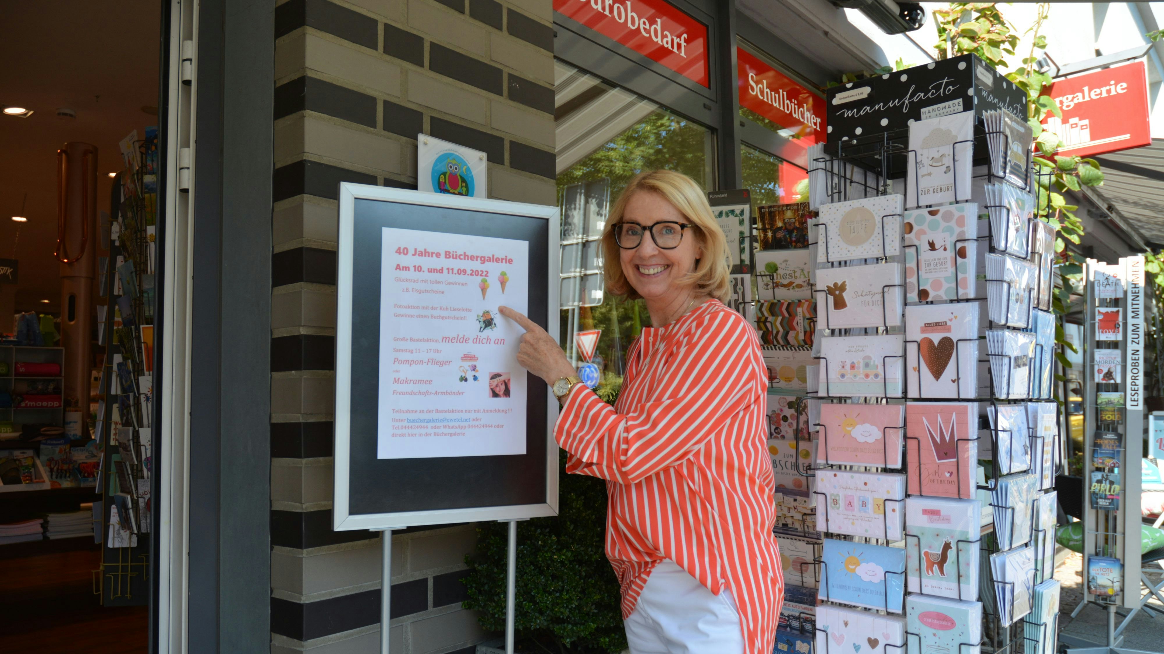 Hofft auf viele Besucher am Stadtfest-Wochenende: Die Inhaberin der Büchergalerie, Iris Schumacher. Foto: E. Wenzel