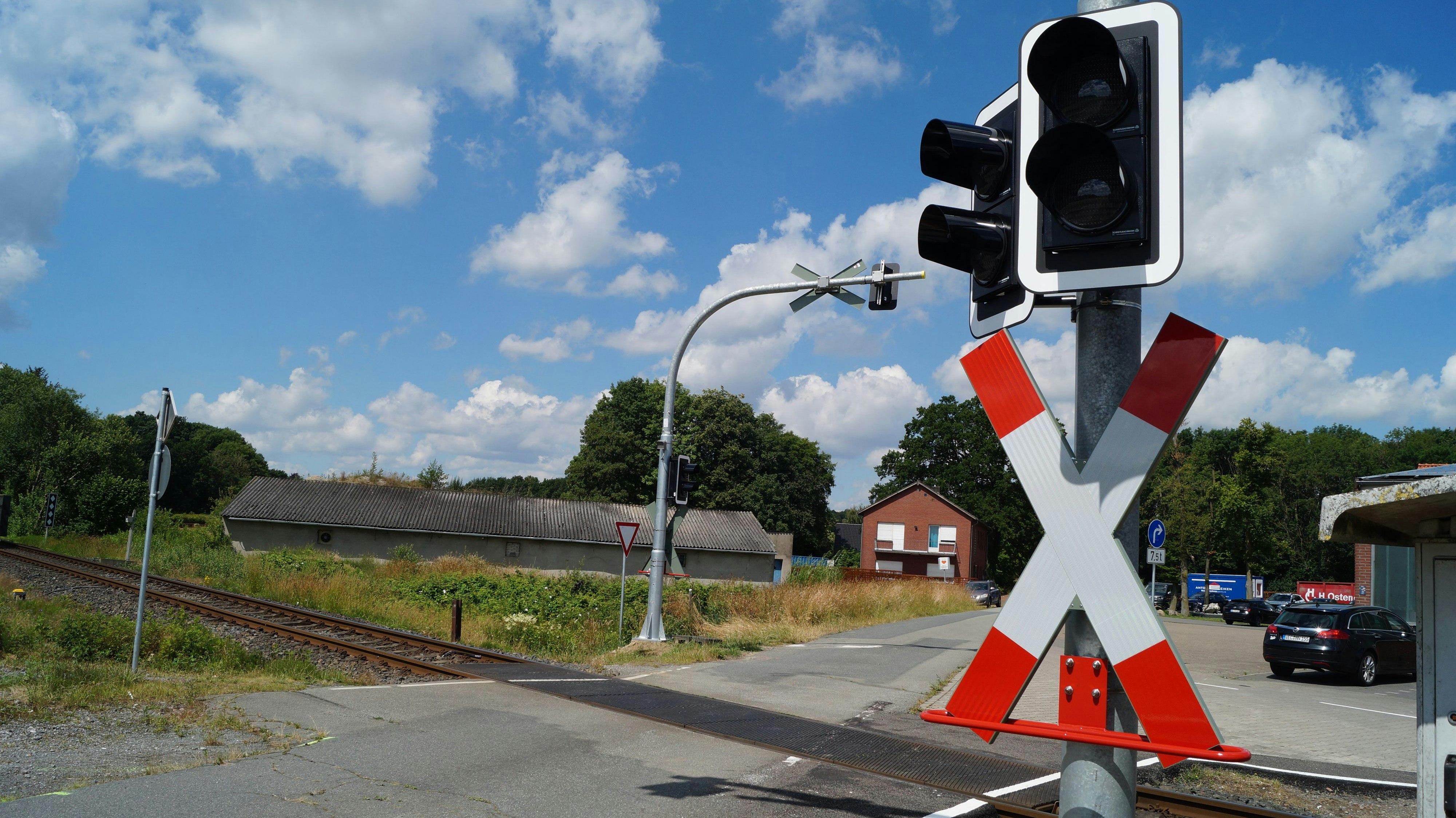 Keine Sackgasse mehr: Der Bahnübergang an der Timpner Straße in Lutten ist wieder frei. Foto: C. Meyer