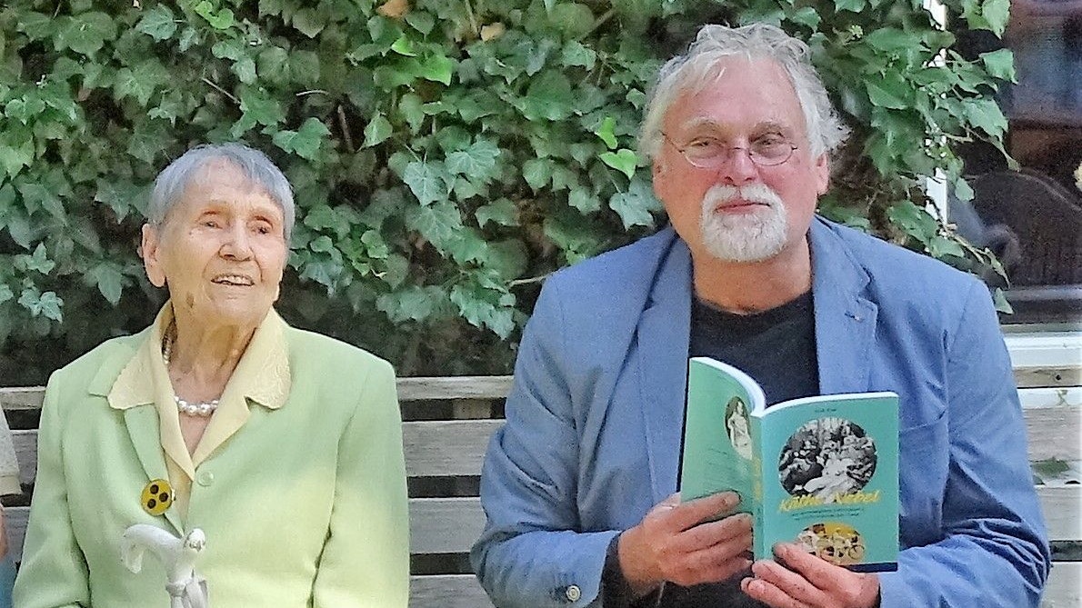 Blick auf ein spannendes Leben: Dirk Faß hat Käthe Nebel ein Buch gewidmet. Foto: Marietta Faß&nbsp;