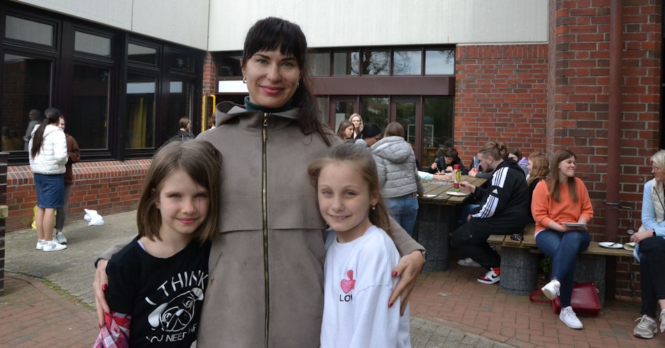 In Sicherheit: Juliia Shabashova kümmert sich jetzt an der Grund- und Oberschule um die ukrainischen Kinder. Foto: Meyer