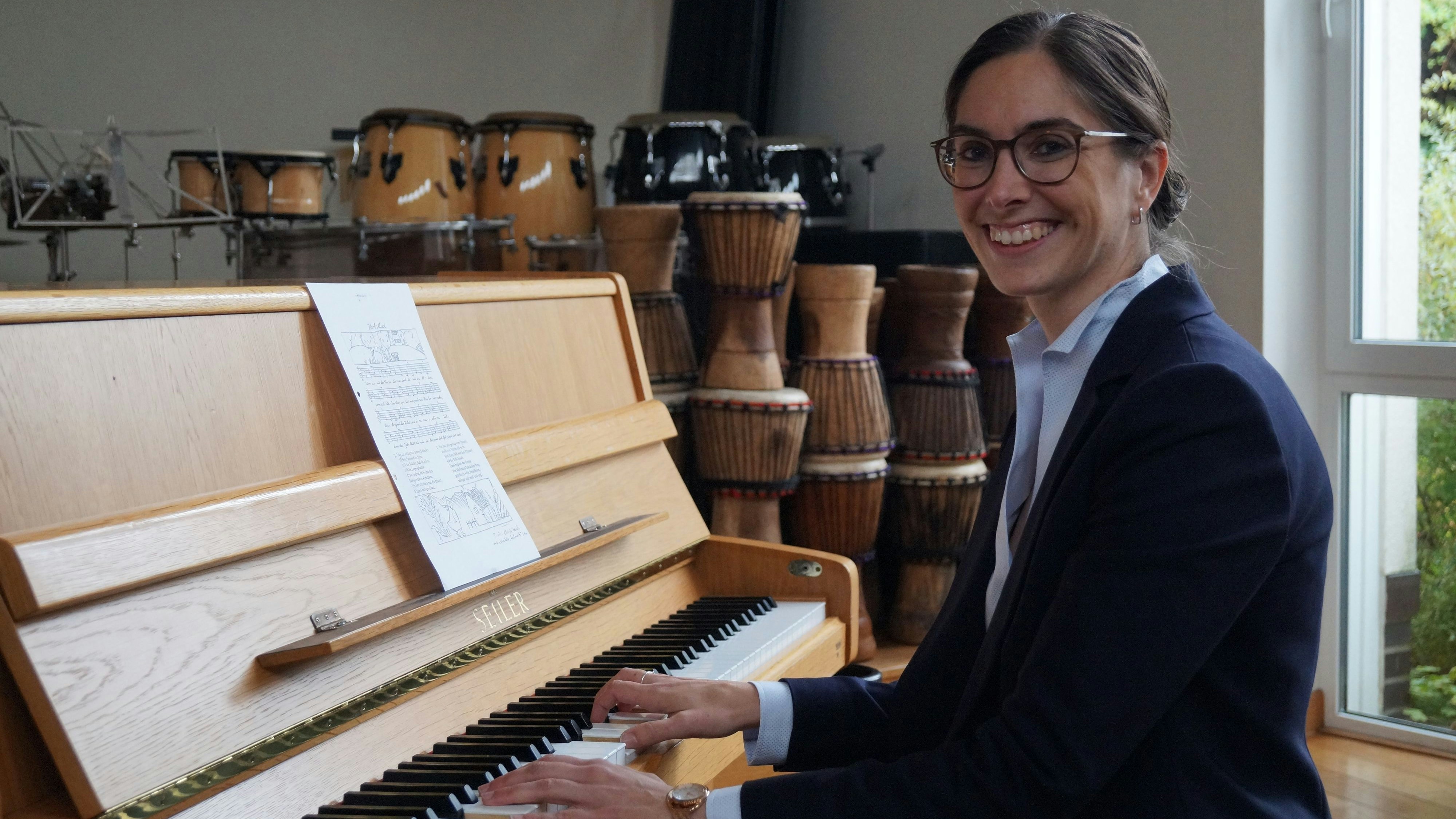 Sehr musikalisch: Marielle Boquet ergänzt das Lehrerkollegium an der Bakumer Oberschule als Konrektorin wie auch Musiklehrerin. Foto: C. Meyer