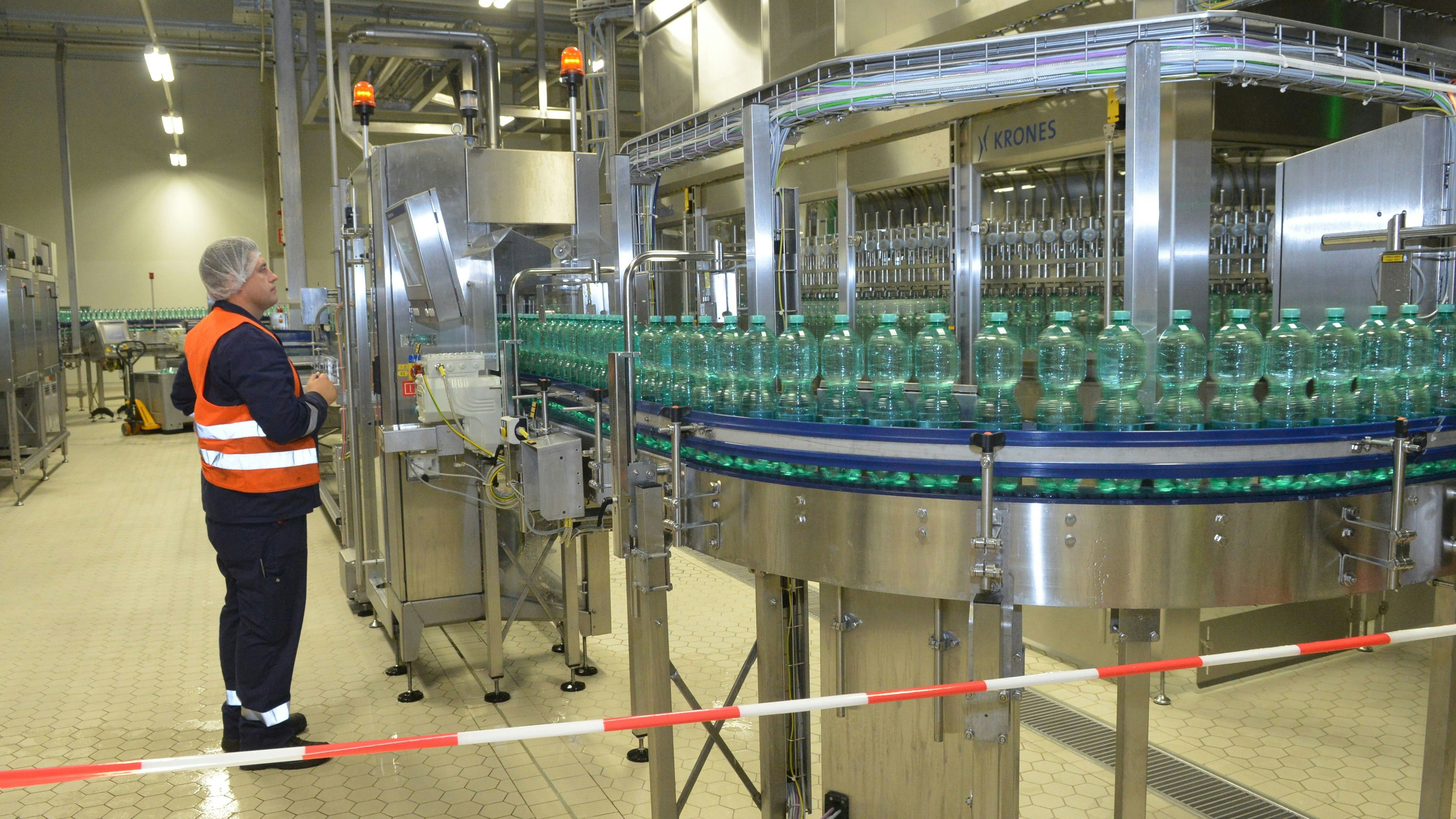 Wasser aus Löningen: Die Mitteldeutsche Erfrischungsgesellschaft (MEG) produziert Getränke für die Supermärkte der Schwarz-Gruppe.&nbsp; Foto: Siemer