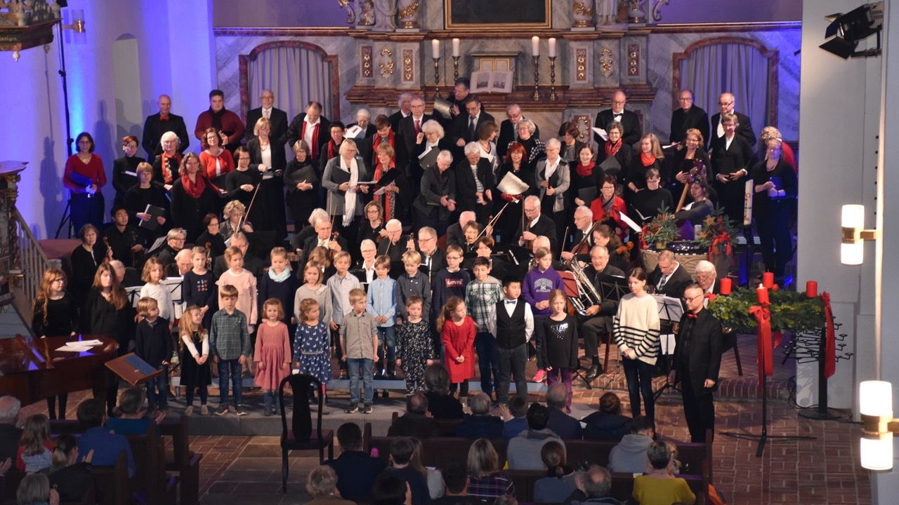 Ein Bild aus vergangenen Zeiten: Hier ist das letzte Konzert der Chöre zusammen mit dem Lohner Kammerorchester im Dezember 2019 zu sehen. Archivfoto: Ebert